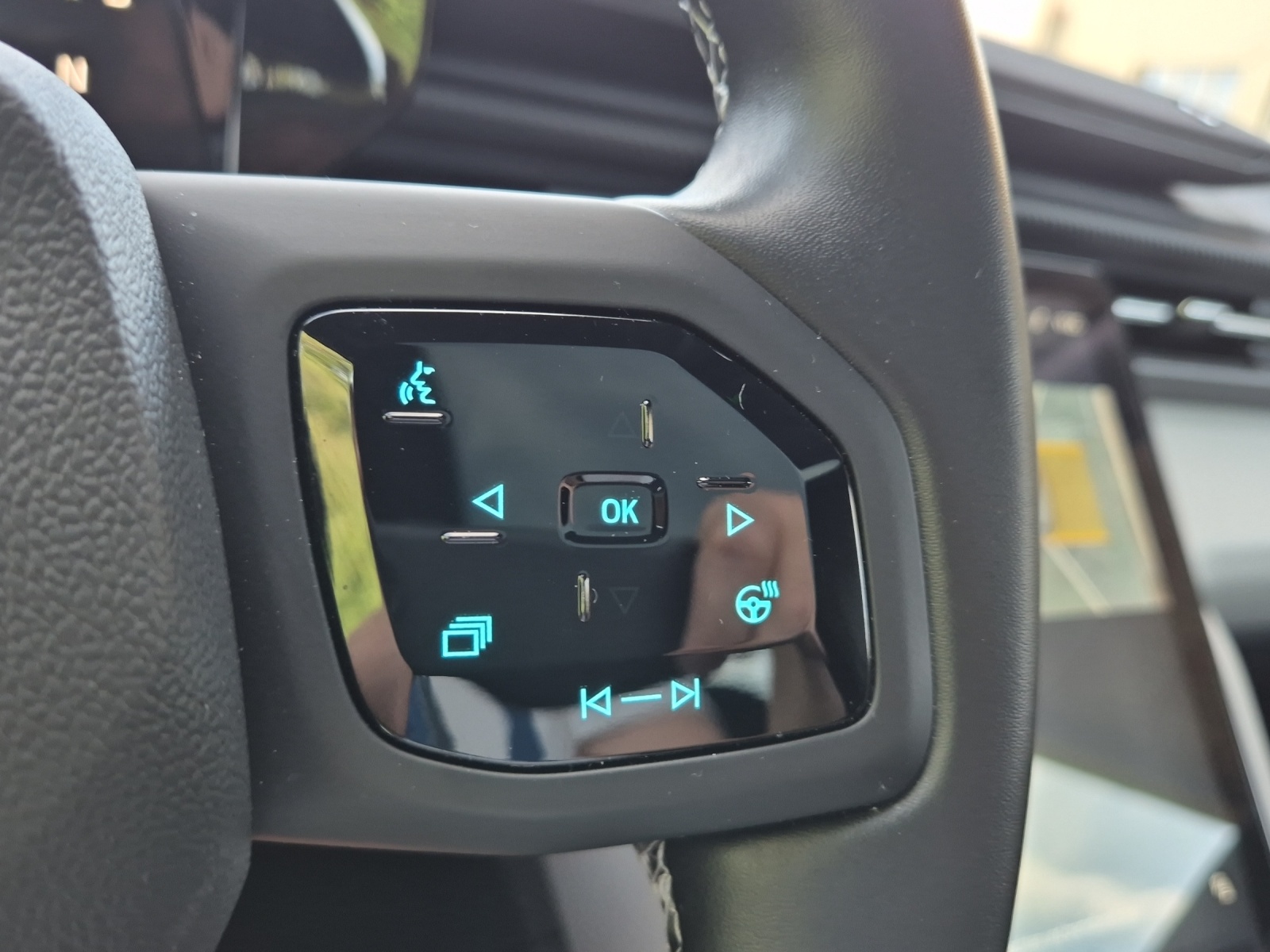FORD FORD Explorer Elektro 79kWh Dual Extended Range Premium AWD, 340 PS-image-25