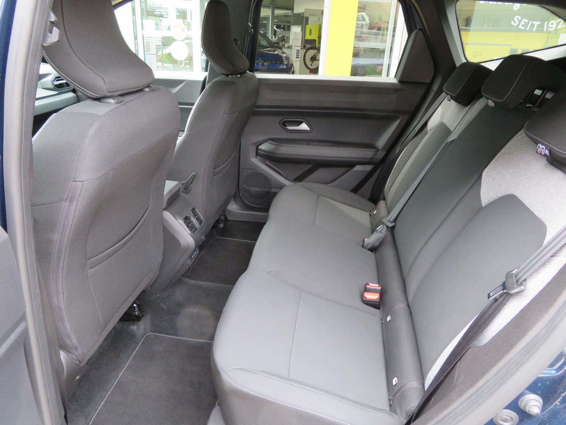 DACIA Bigster 1.8 Hybrid Journey-image-10