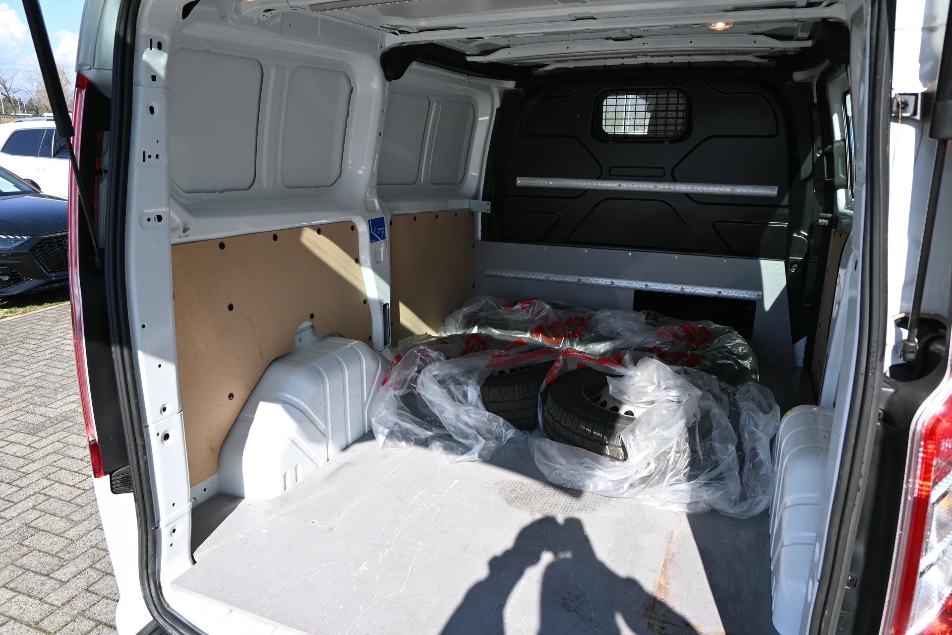 FORD Transit Custom Van 320 L1H1 Basis 3-Plätzer (CH Auto)-image-12