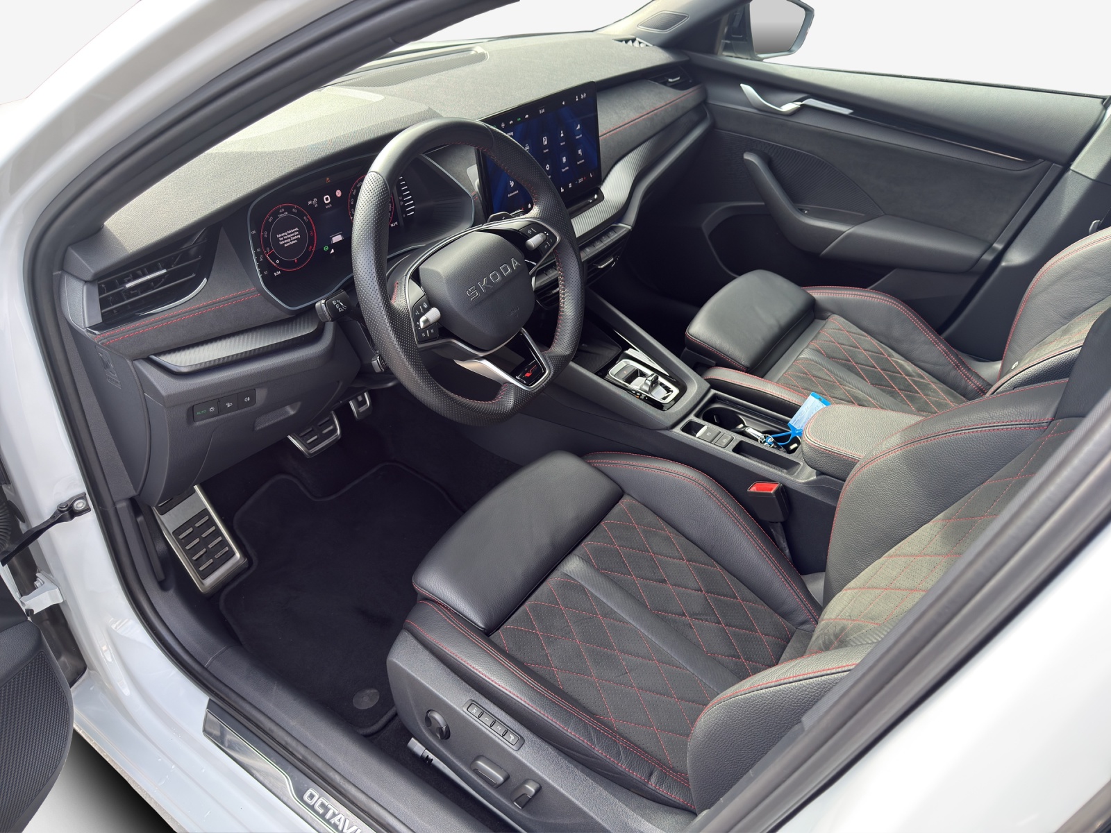 SKODA Octavia Combi 2.0 TSI DSG RS-image-7