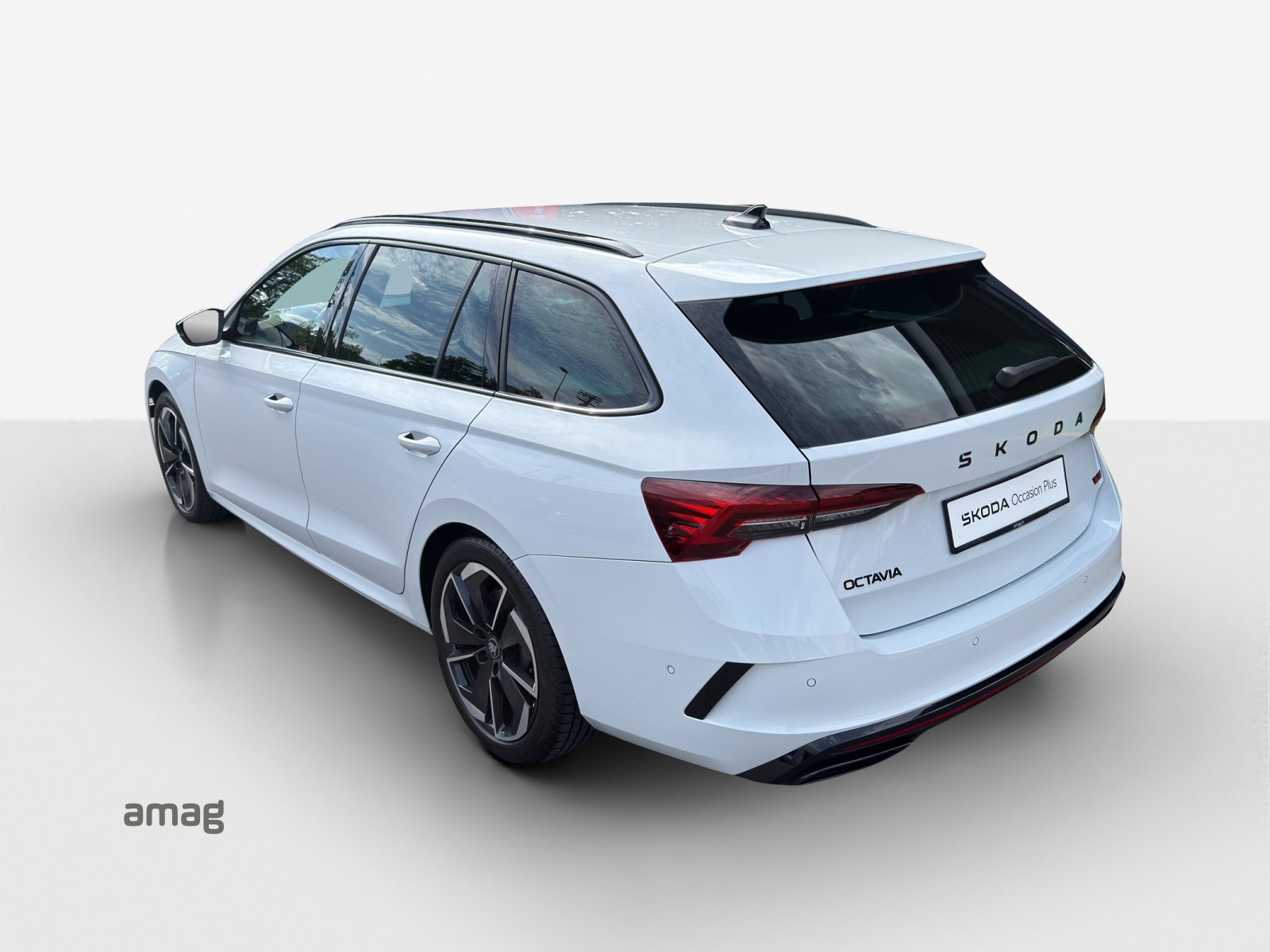 SKODA Octavia Combi 2.0 TSI DSG RS-image-2