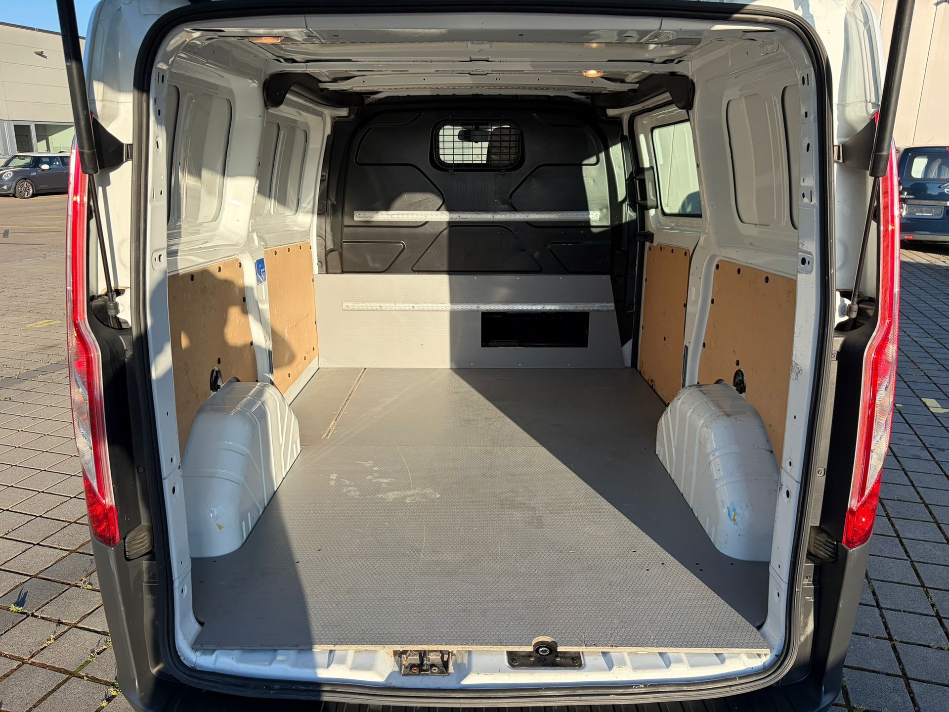 FORD Transit Custom Van 310 L1H1 Trend-image-8