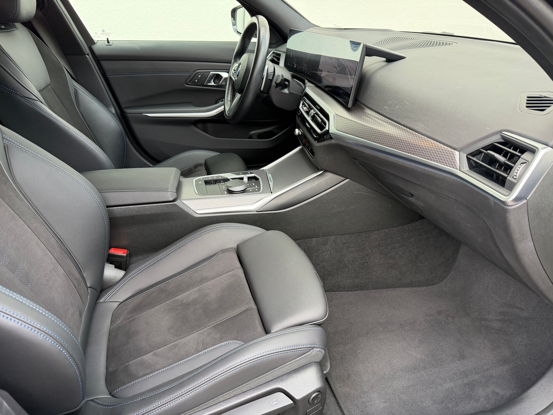 BMW 320d xDrive 48V Steptronic M Sport-image-15