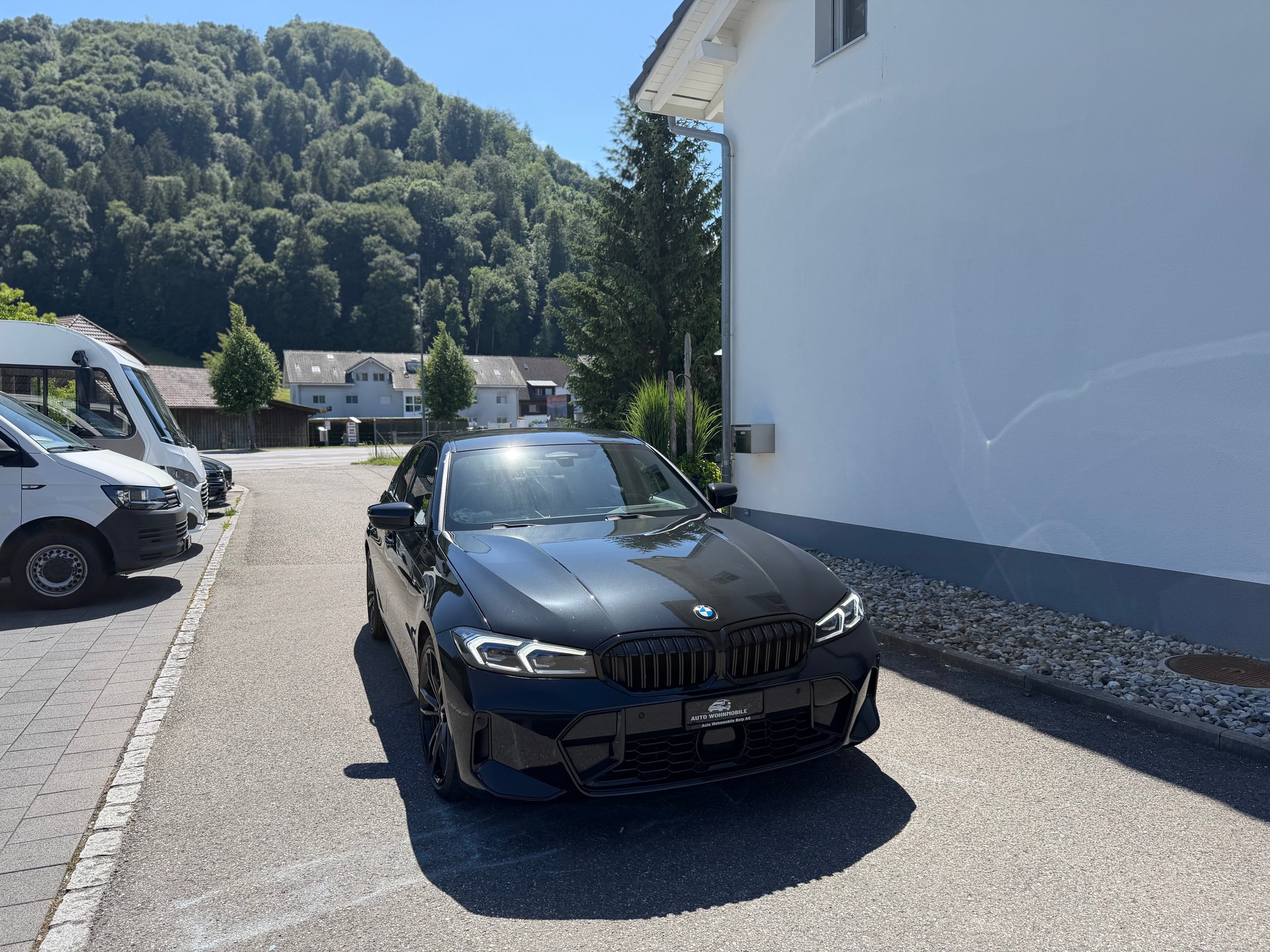 BMW 320d xDrive 48V Steptronic M Sport-image-0