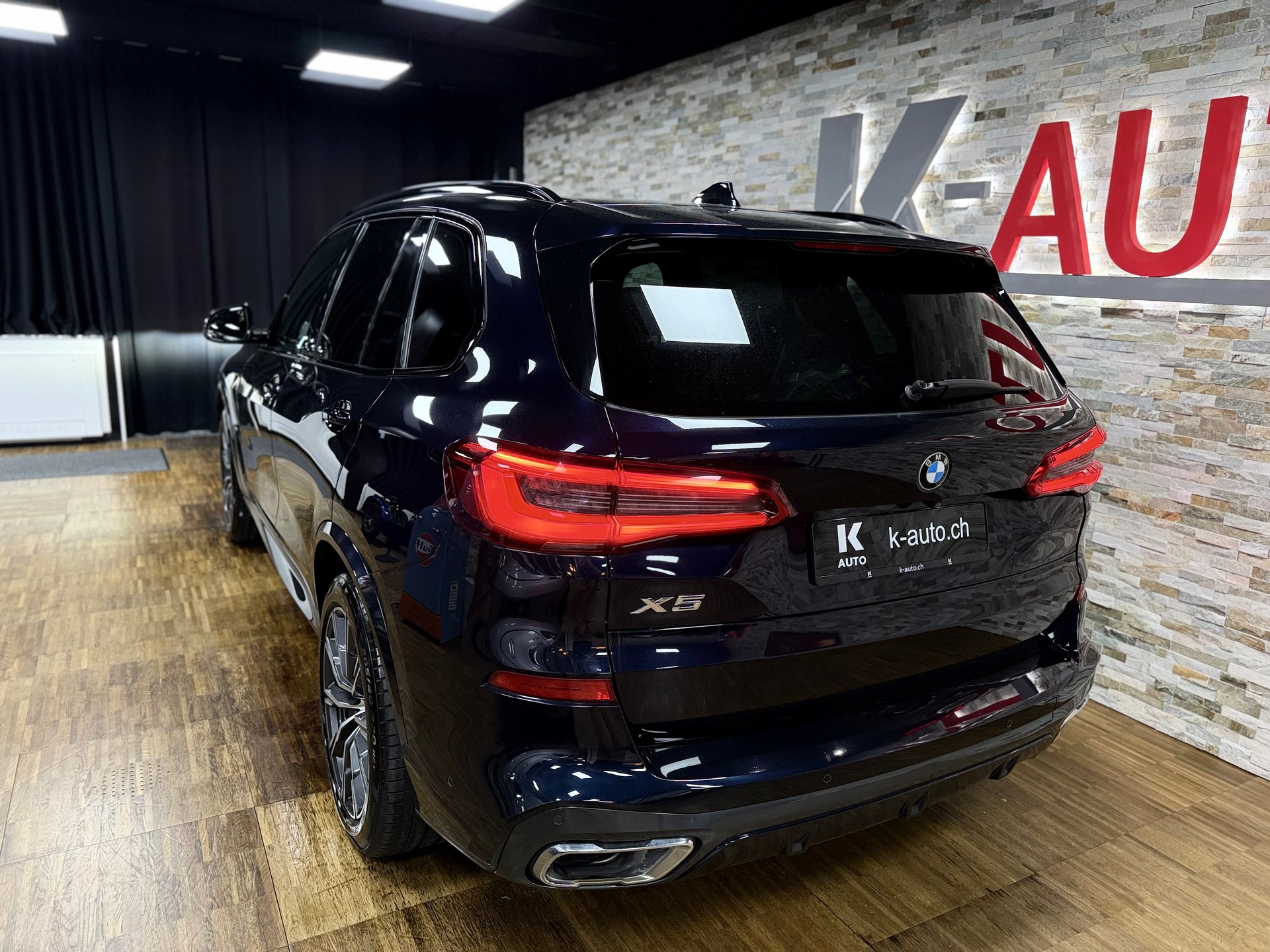 BMW X5 xDrive 40i Steptronic-showroom-element-1