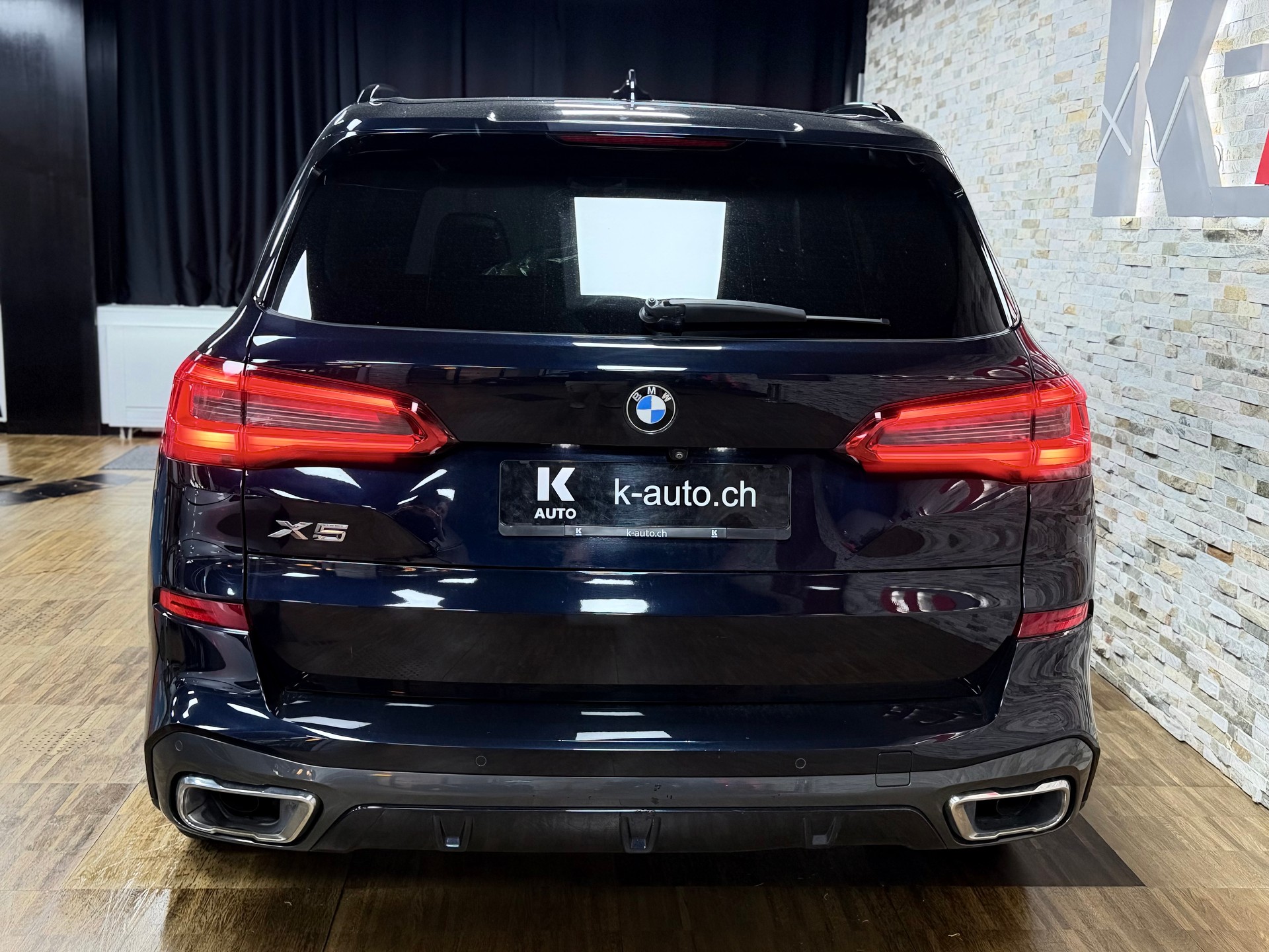 BMW X5 xDrive 40i Steptronic-showroom-element-2