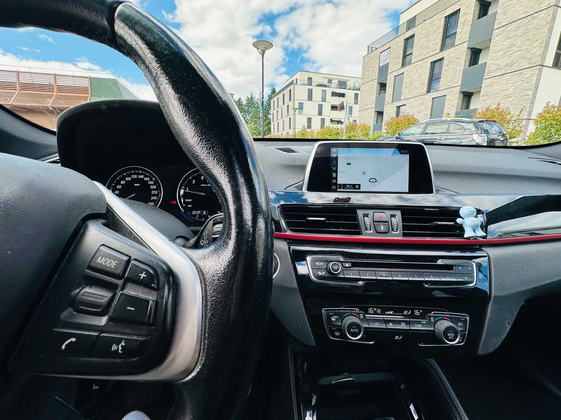 BMW X1 sDrive 18i Sport Line-image-11