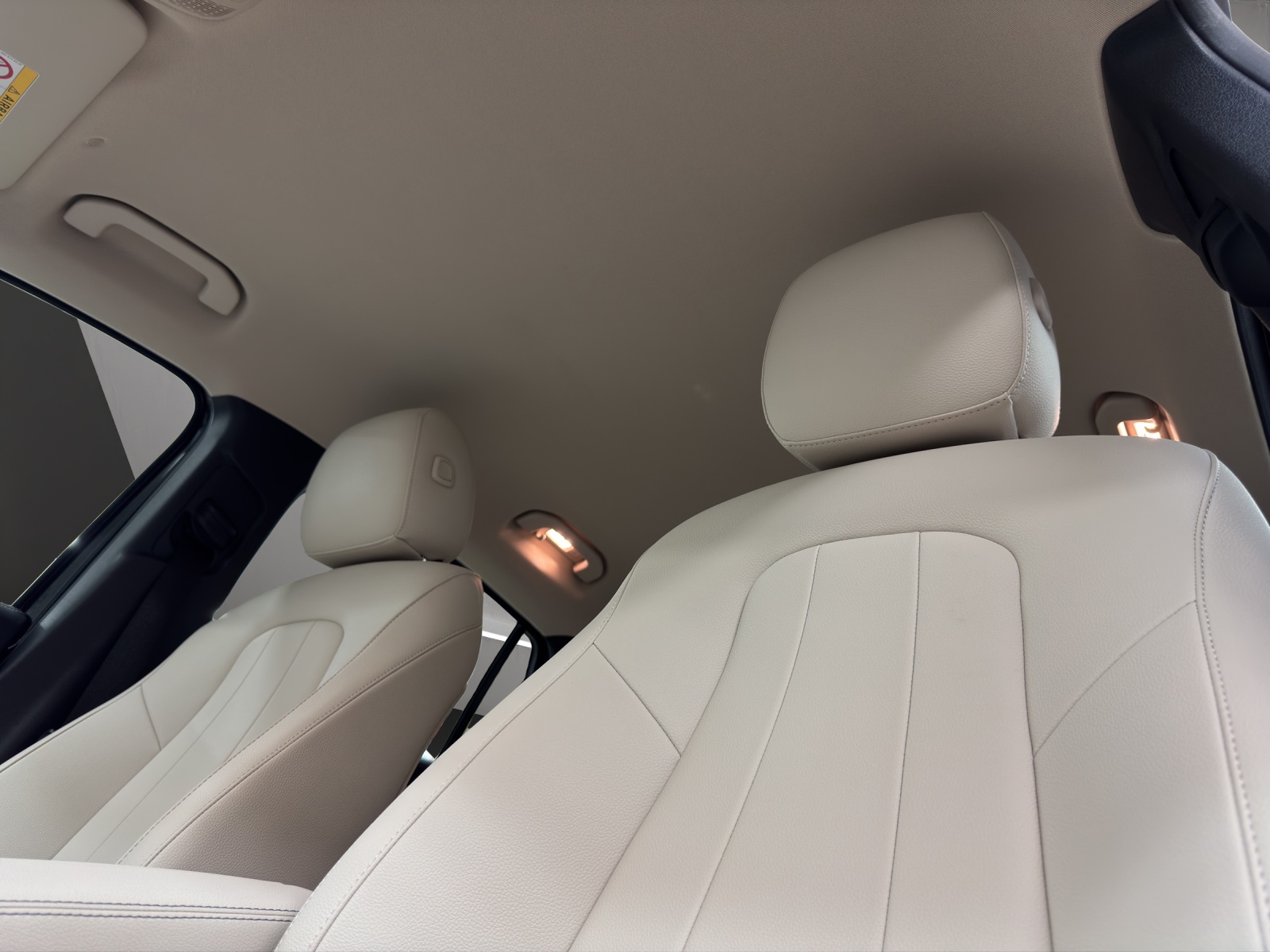 MERCEDES-BENZ GLA 250 Style 4Matic-image-13