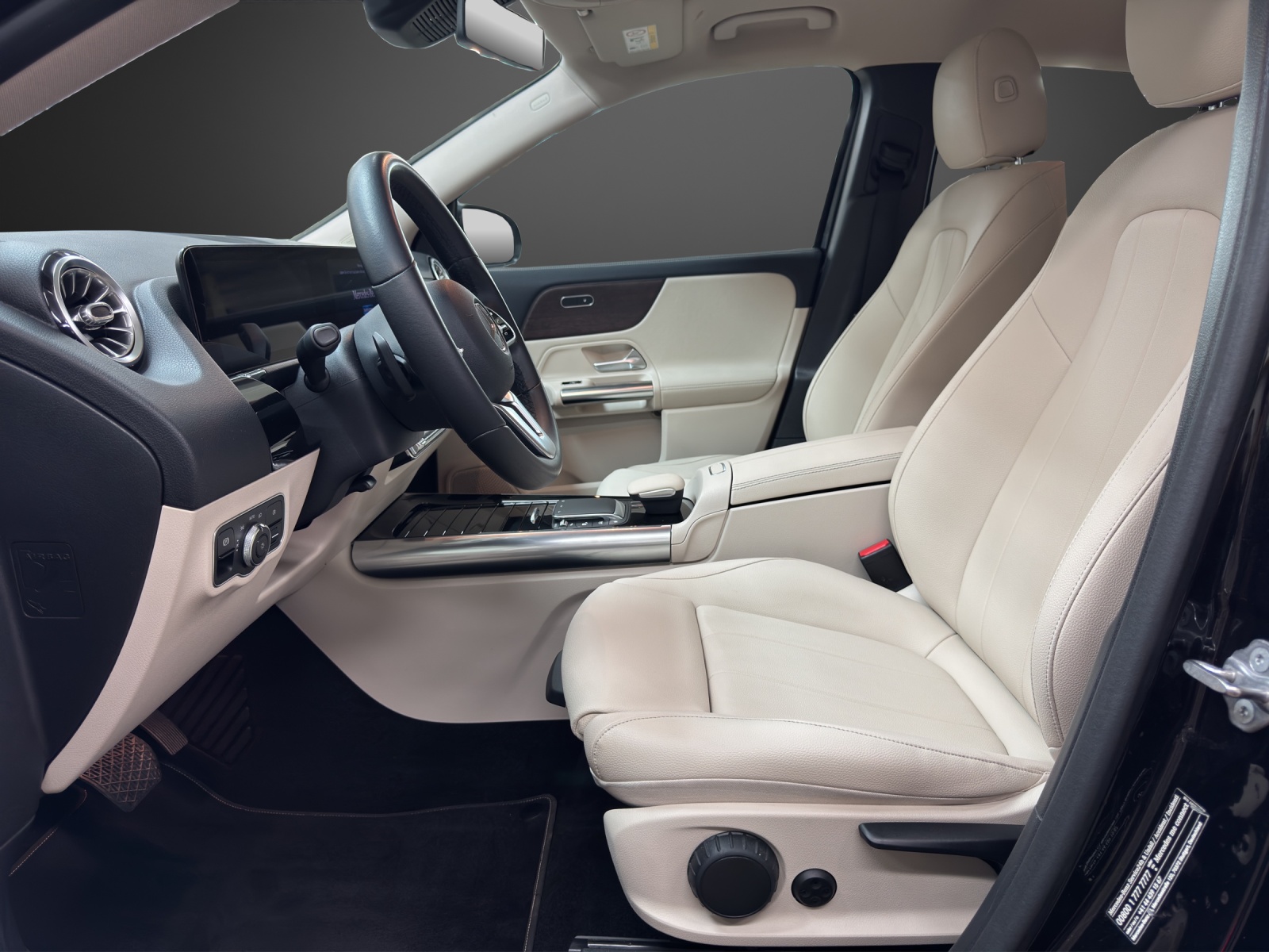 MERCEDES-BENZ GLA 250 Style 4Matic-image-9