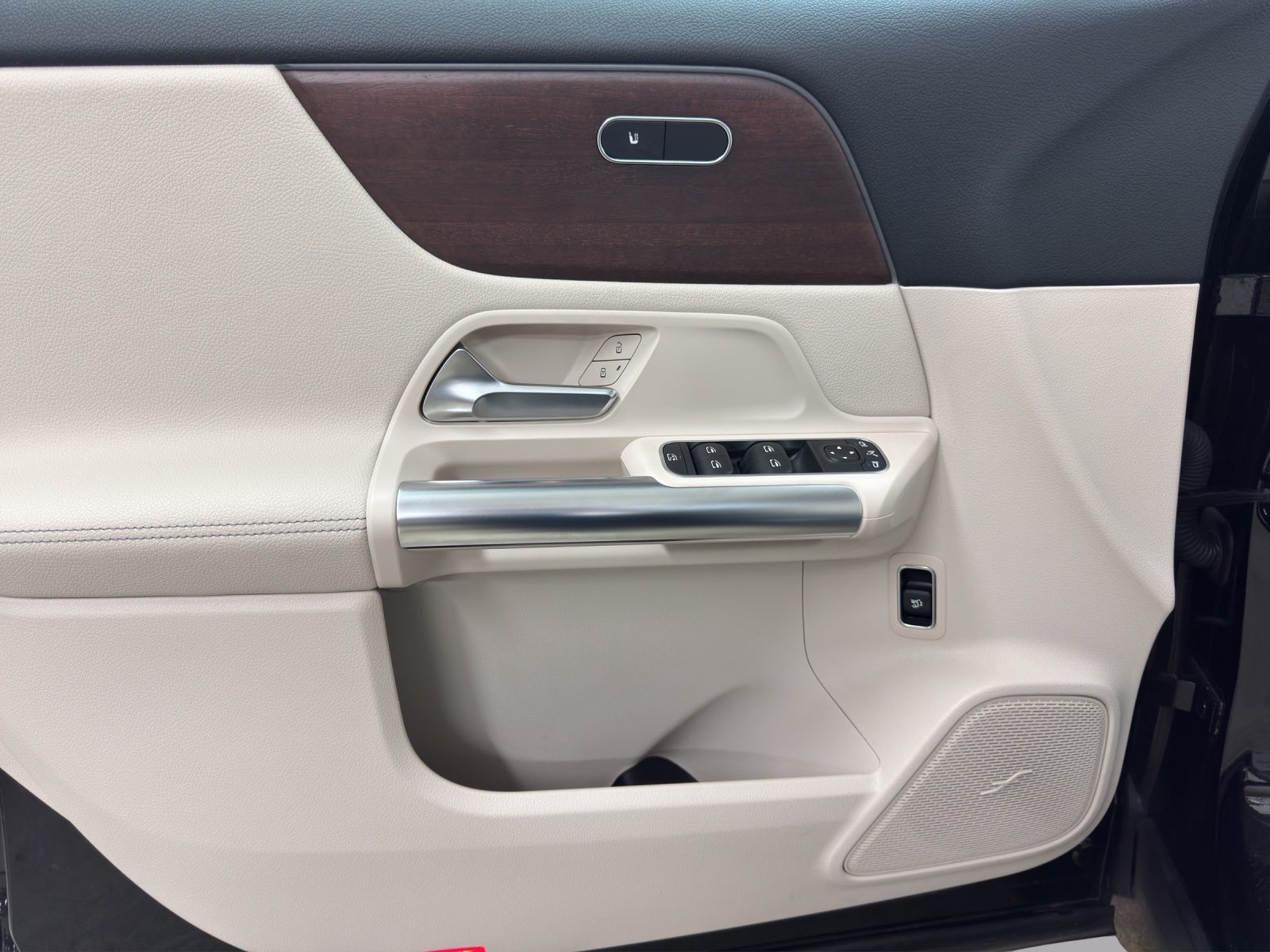 MERCEDES-BENZ GLA 250 Style 4Matic-image-12