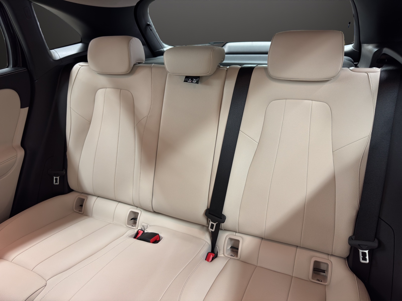 MERCEDES-BENZ GLA 250 Style 4Matic-image-14