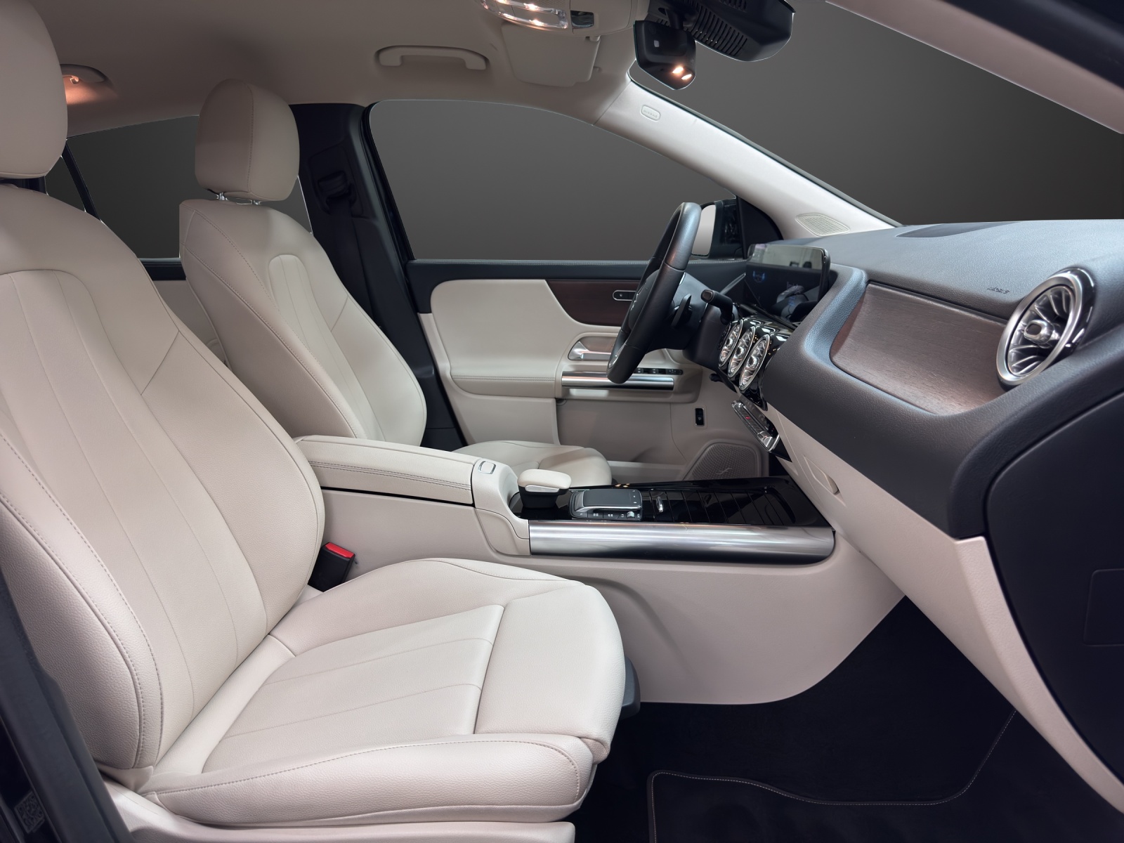 MERCEDES-BENZ GLA 250 Style 4Matic-image-11
