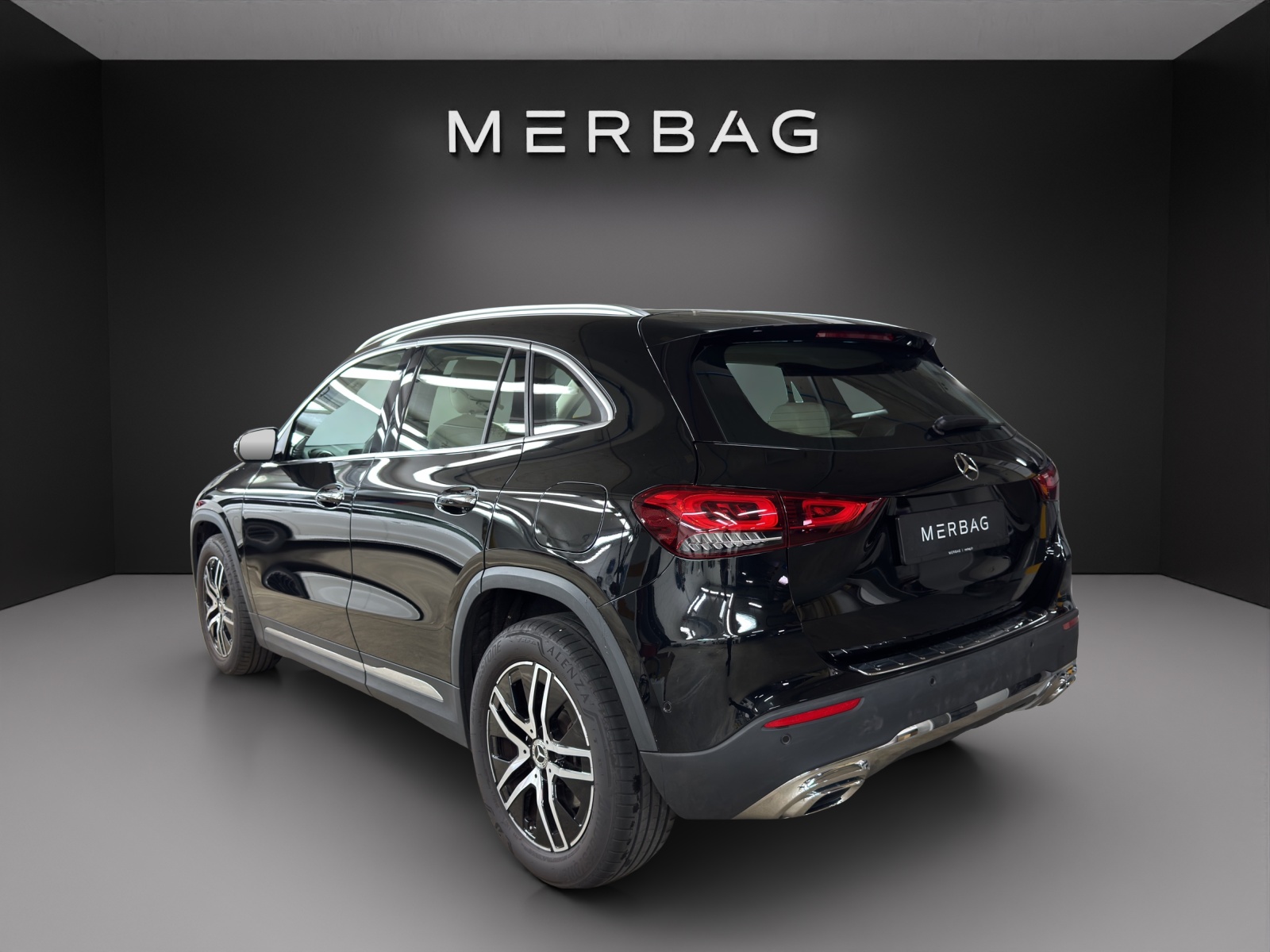 MERCEDES-BENZ GLA 250 Style 4Matic-image-2