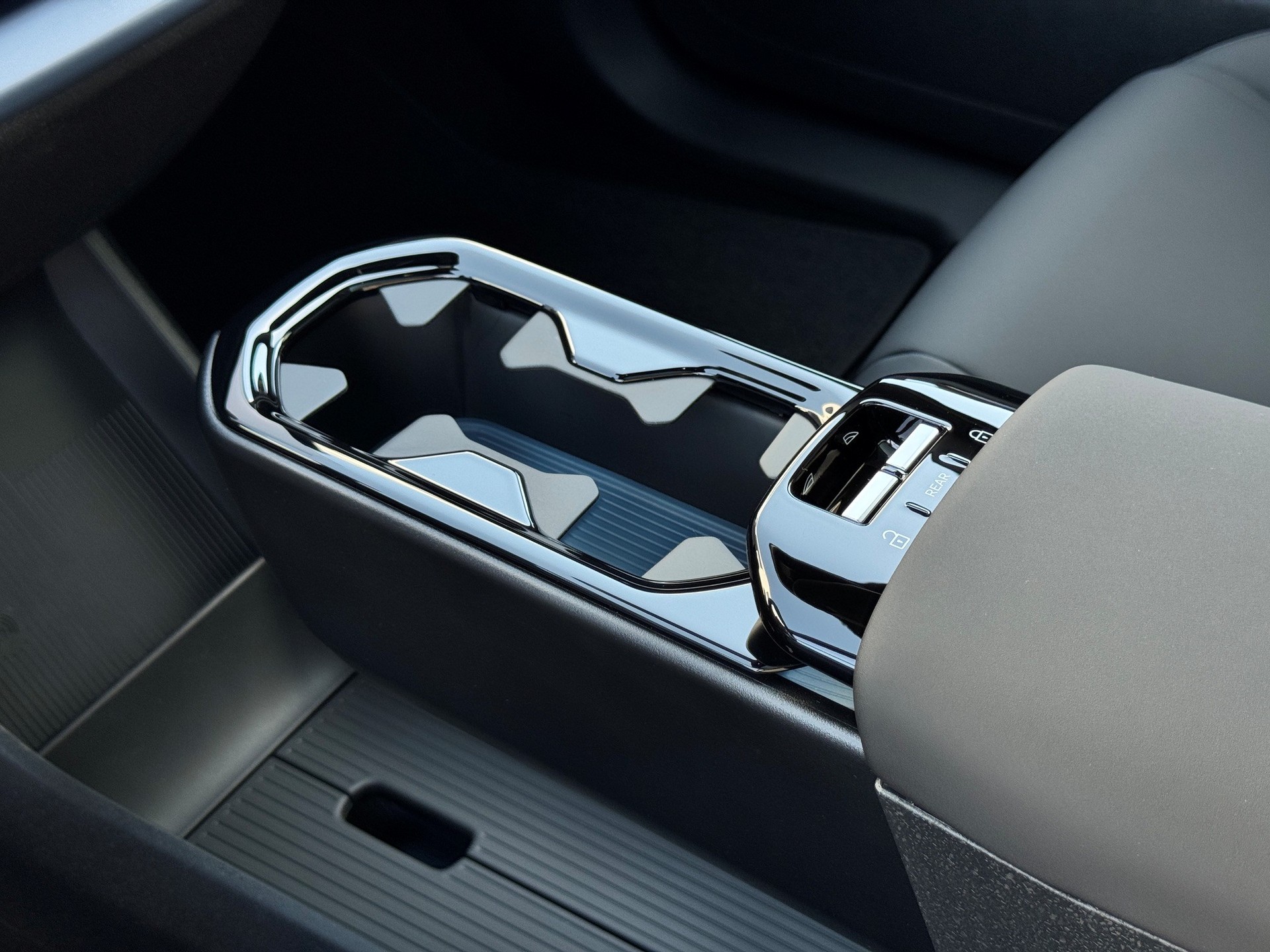 VOLVO EX30 CC E60 Twin Performance AWD-image-17