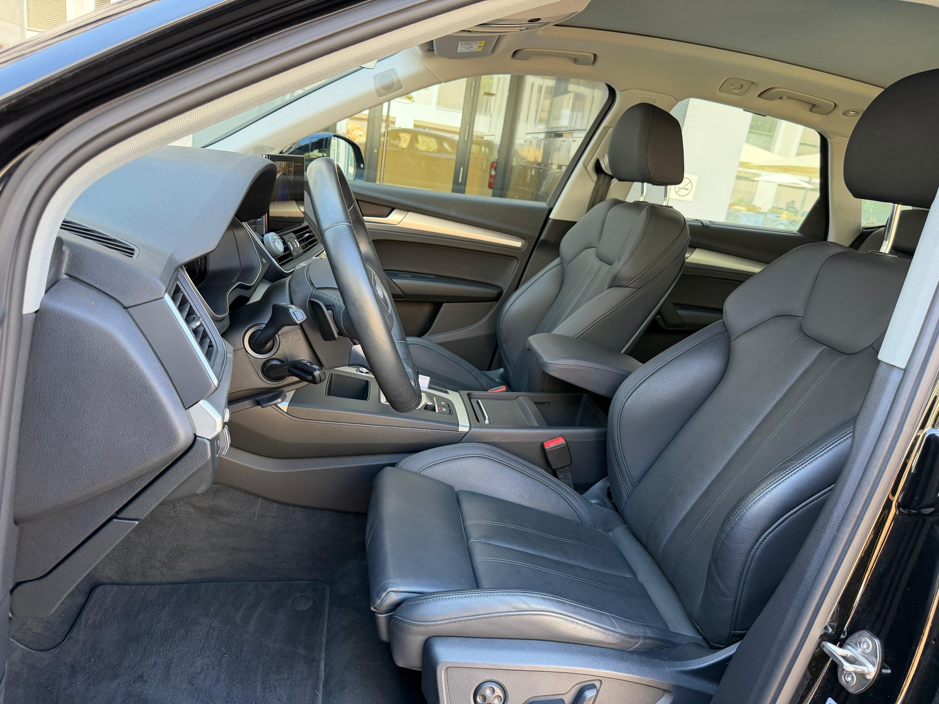 AUDI Q5 40 TDI quattro S-tronic-image-12