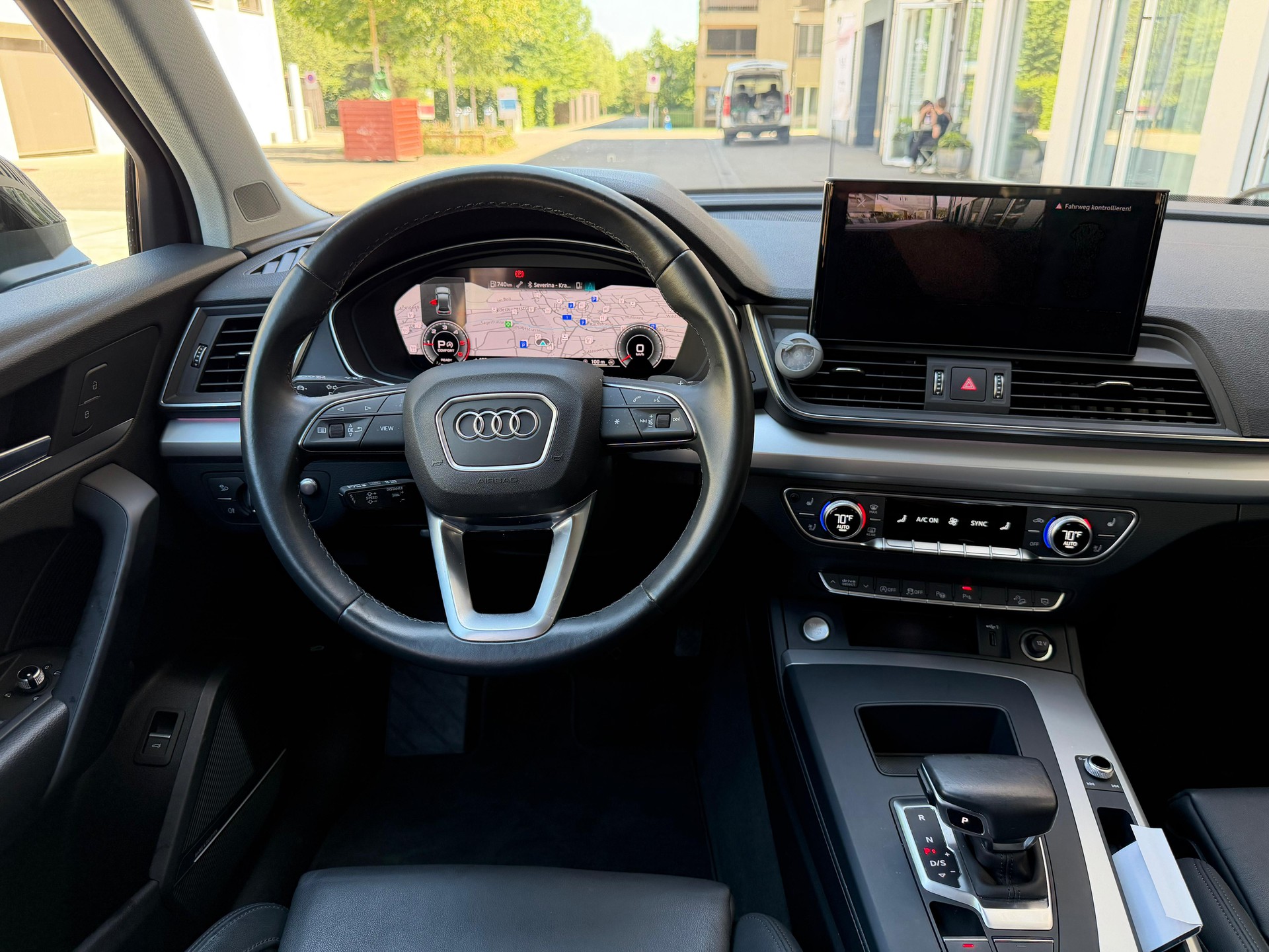 AUDI Q5 40 TDI quattro S-tronic-image-16