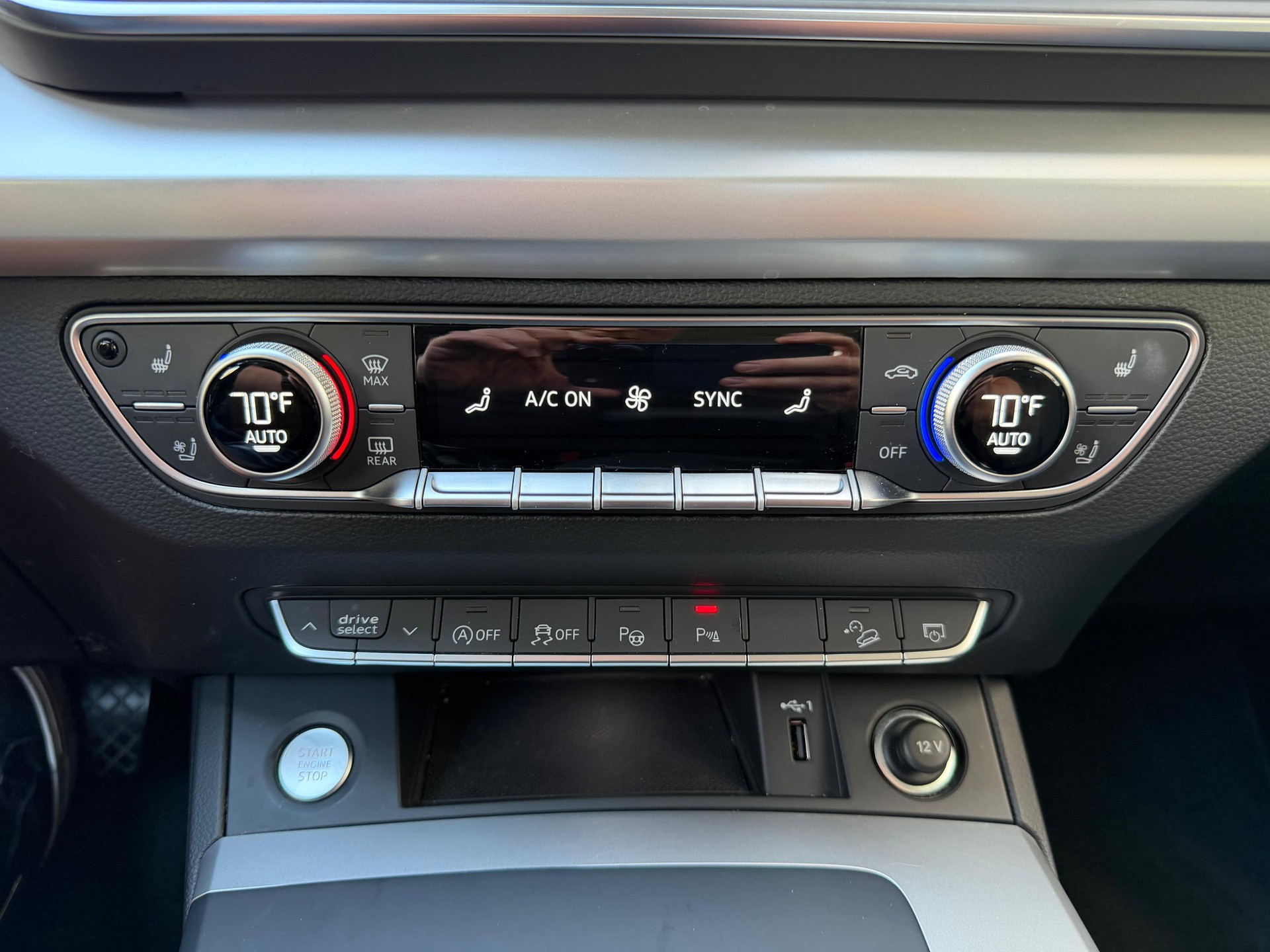 AUDI Q5 40 TDI quattro S-tronic-image-17