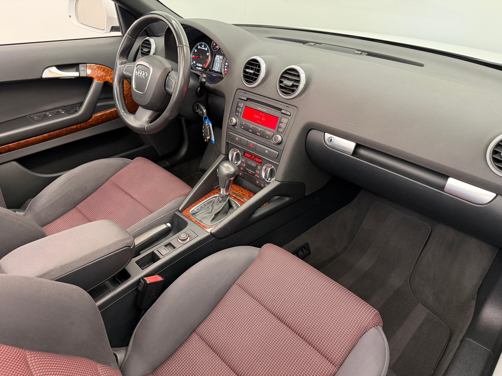 AUDI A3 Cabriolet 2.0 16V T FSI Ambition S-Tr-image-13