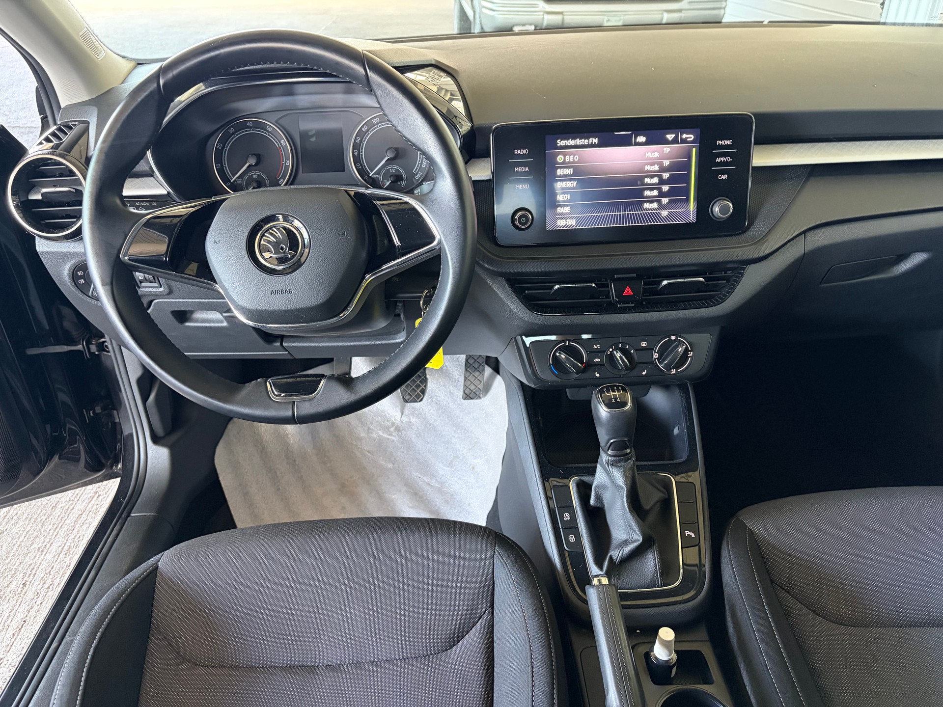 SKODA Fabia 1.0 TSI Ambition-image-4