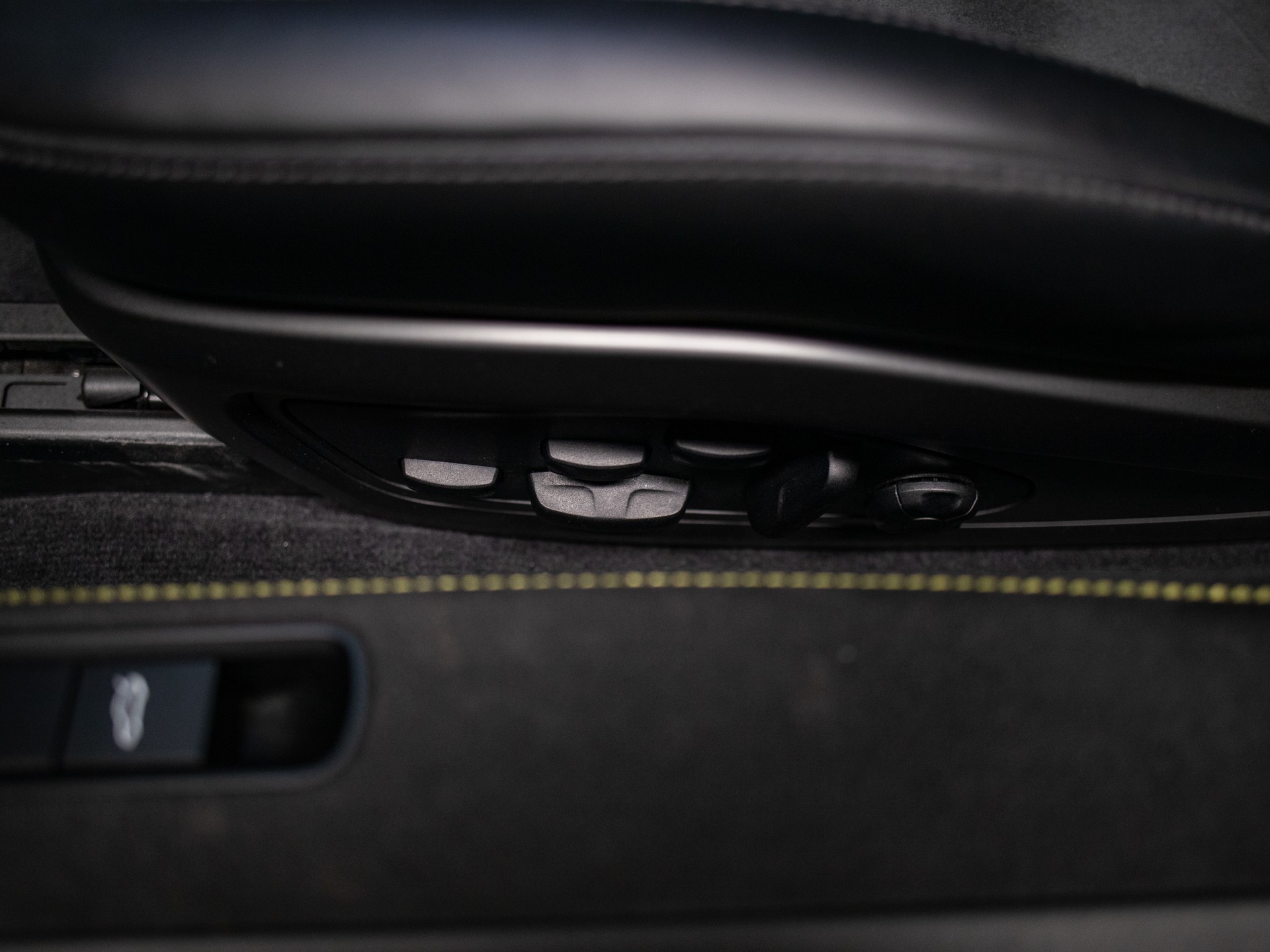 PORSCHE 911 Carrera 4 GTS PDK-image-9