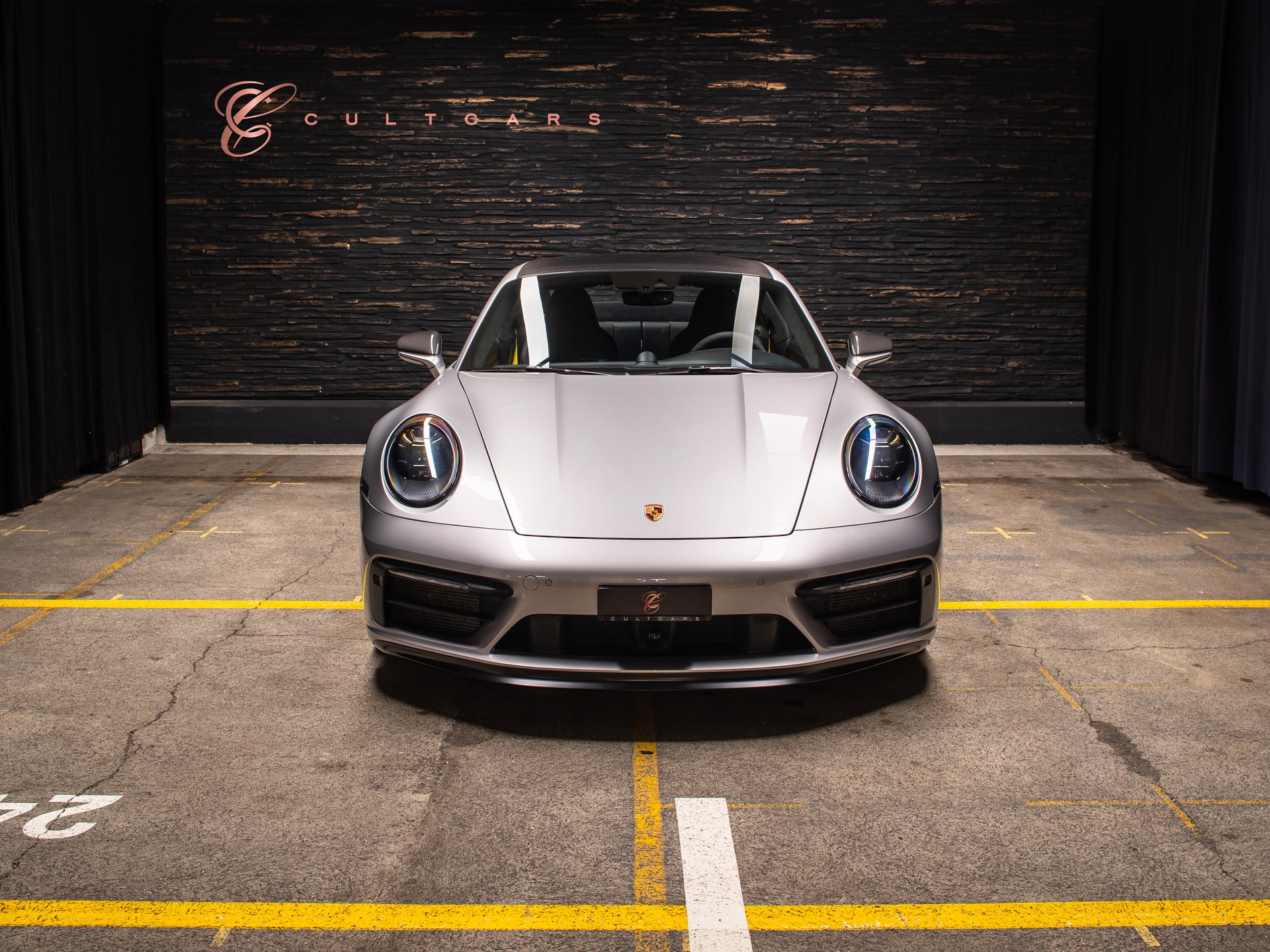 PORSCHE 911 Carrera 4 GTS PDK-image-2
