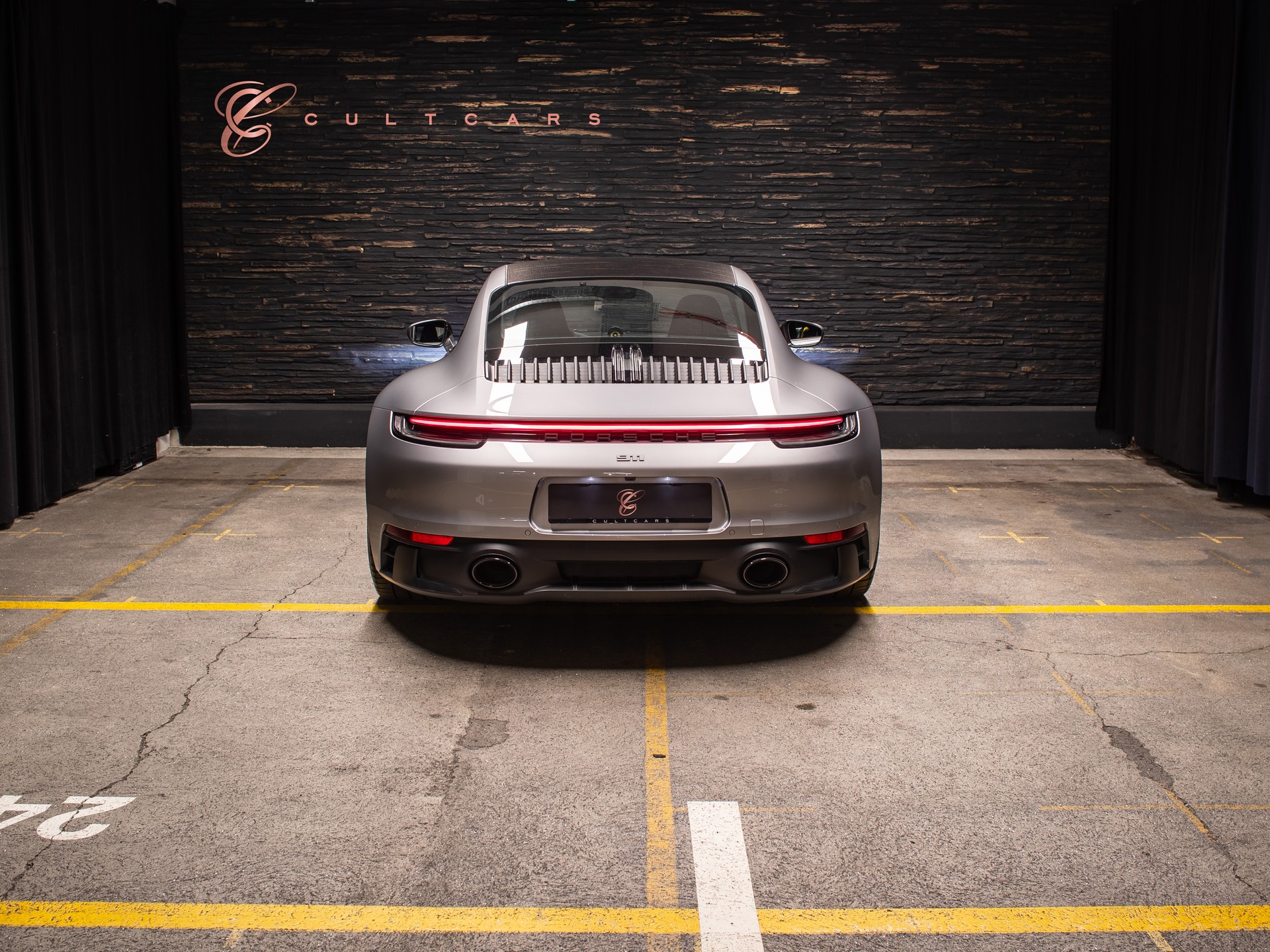 PORSCHE 911 Carrera 4 GTS PDK-image-3