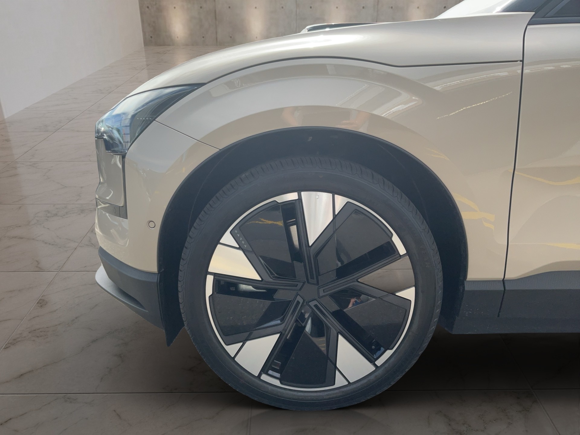 VOLVO EX30 E60 Twin Ultra Performance AWD-image-8