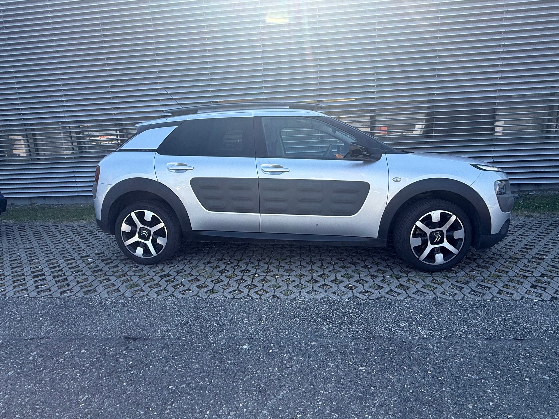 CITROEN C4 Cactus 1.6 BlueHDi Shine ETG6-image-9