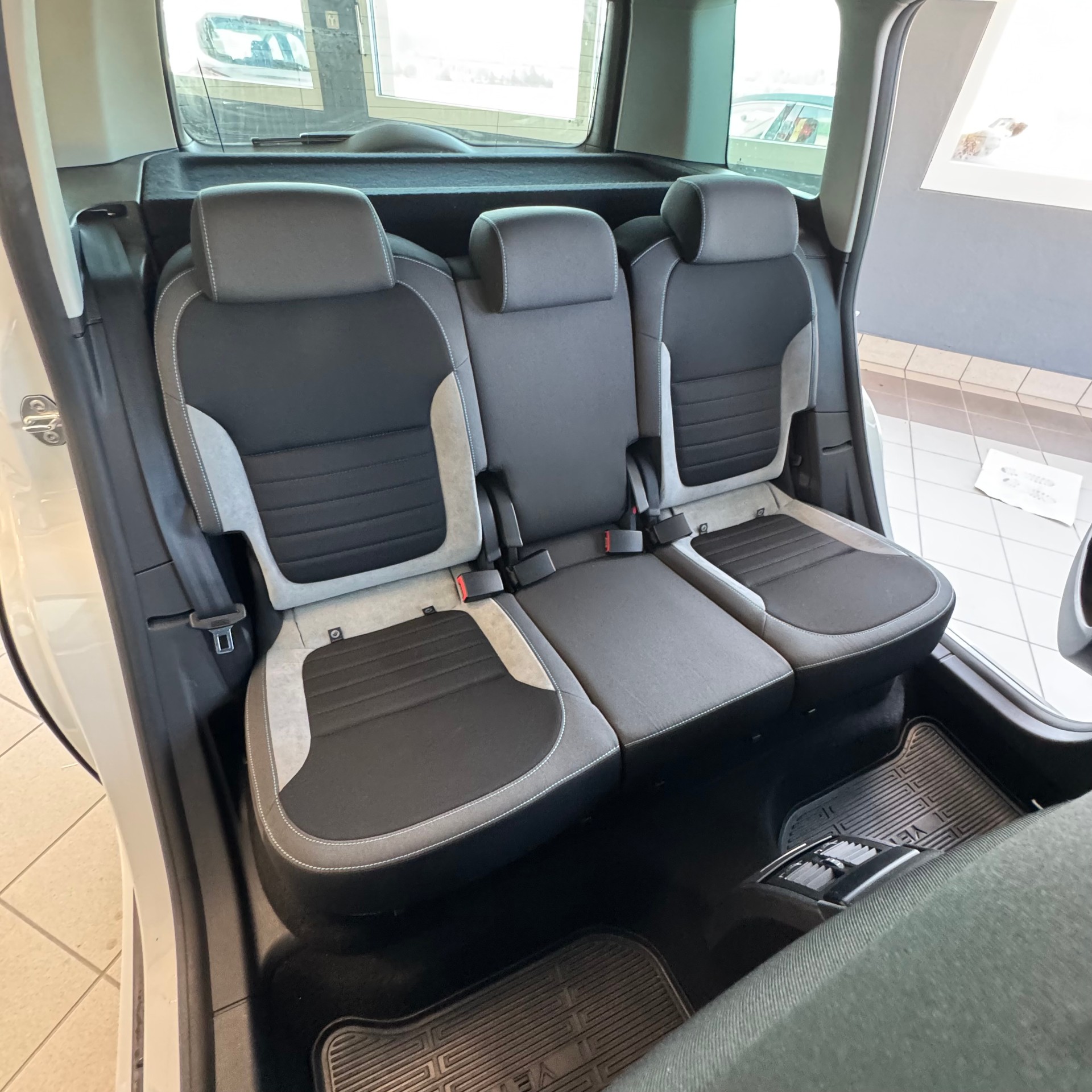 SKODA Yeti 1.4 TSI Swiss Joy DSG 4x2-image-18