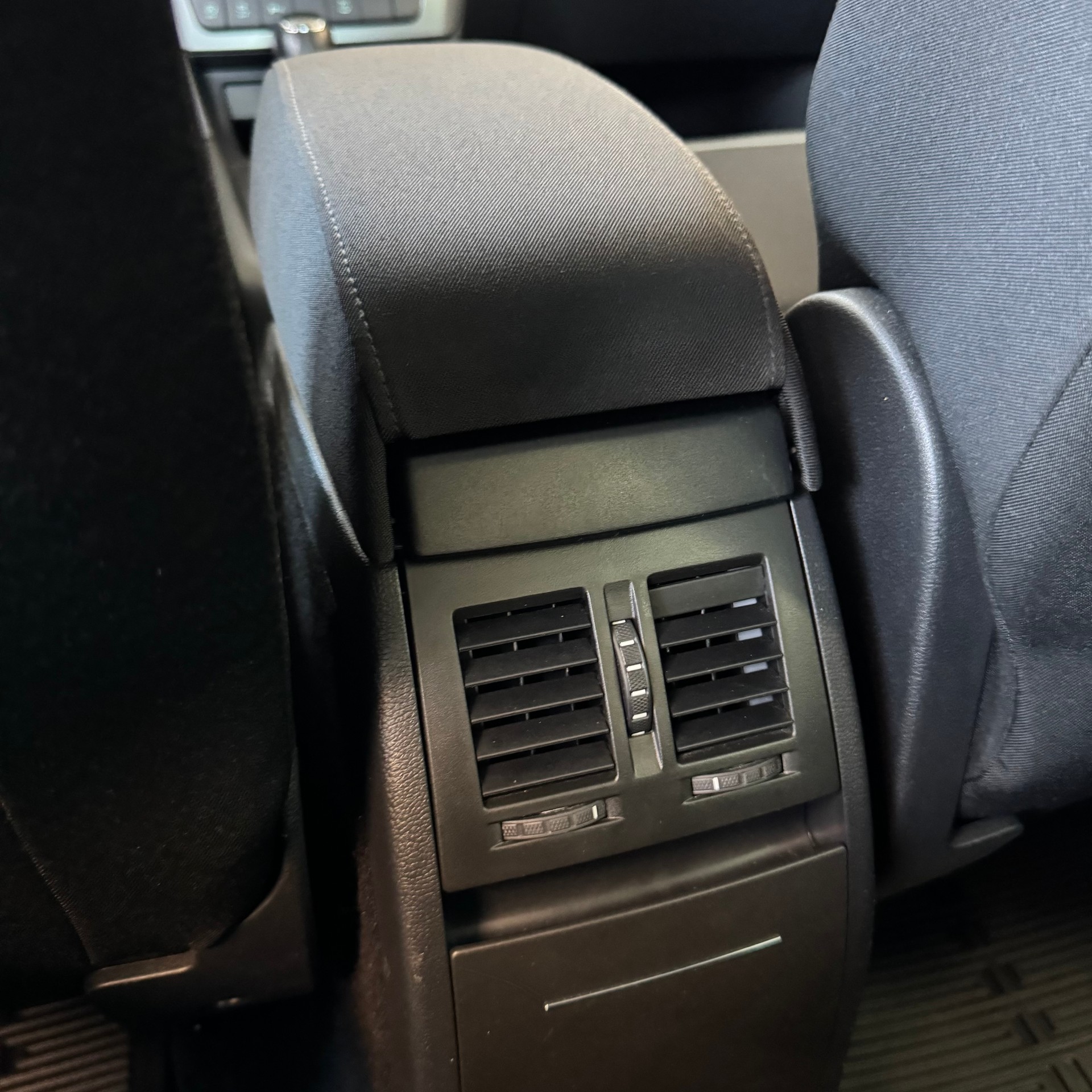 SKODA Yeti 1.4 TSI Swiss Joy DSG 4x2-image-26