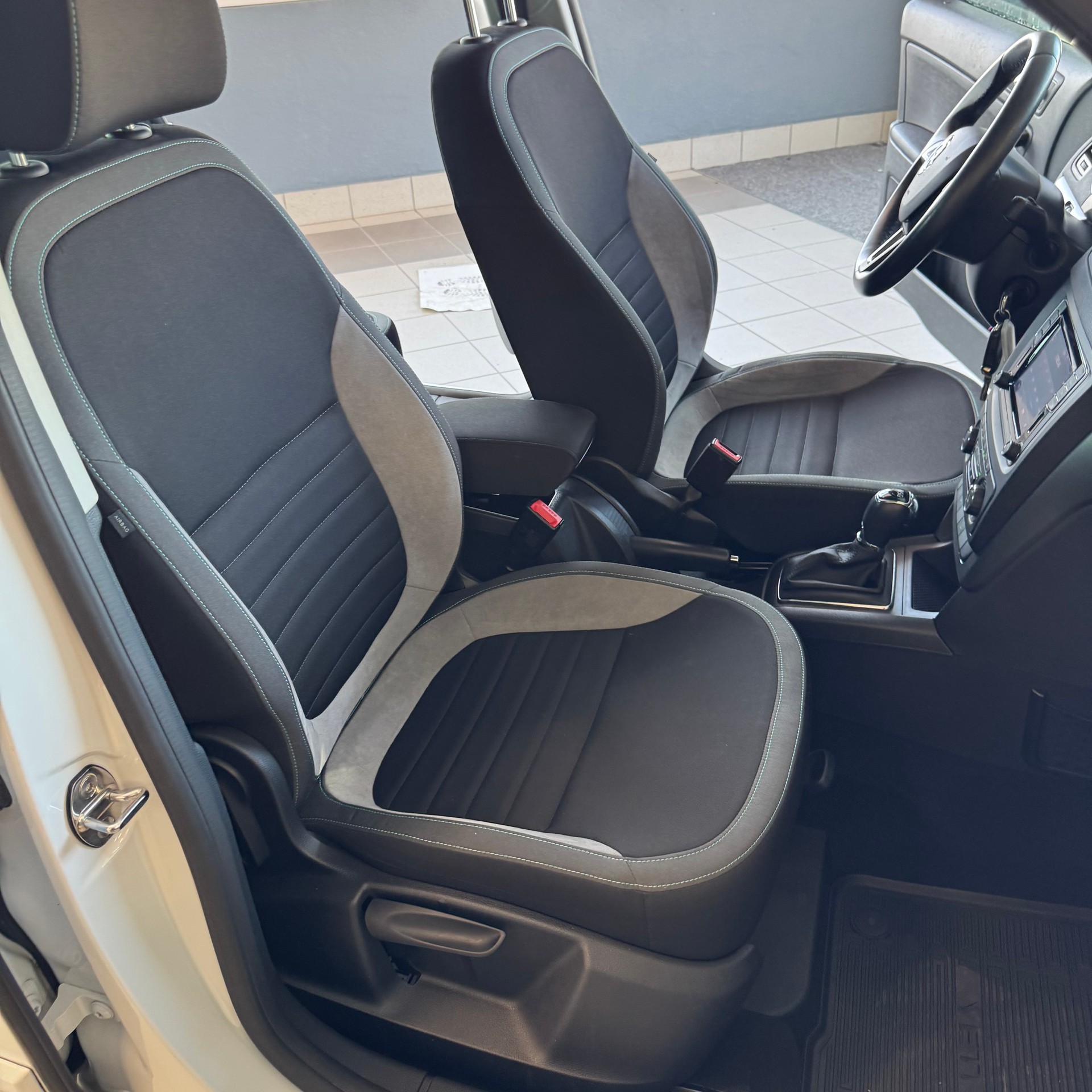 SKODA Yeti 1.4 TSI Swiss Joy DSG 4x2-image-16