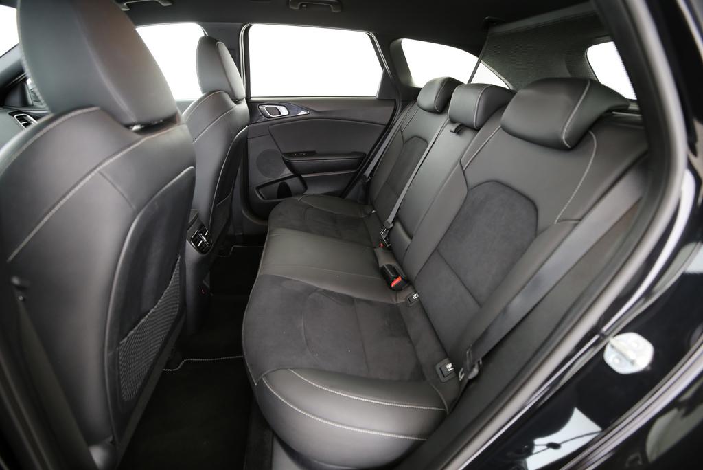KIA Ceed SW 1.5 T-GDi MHEV GT-Line-image-9