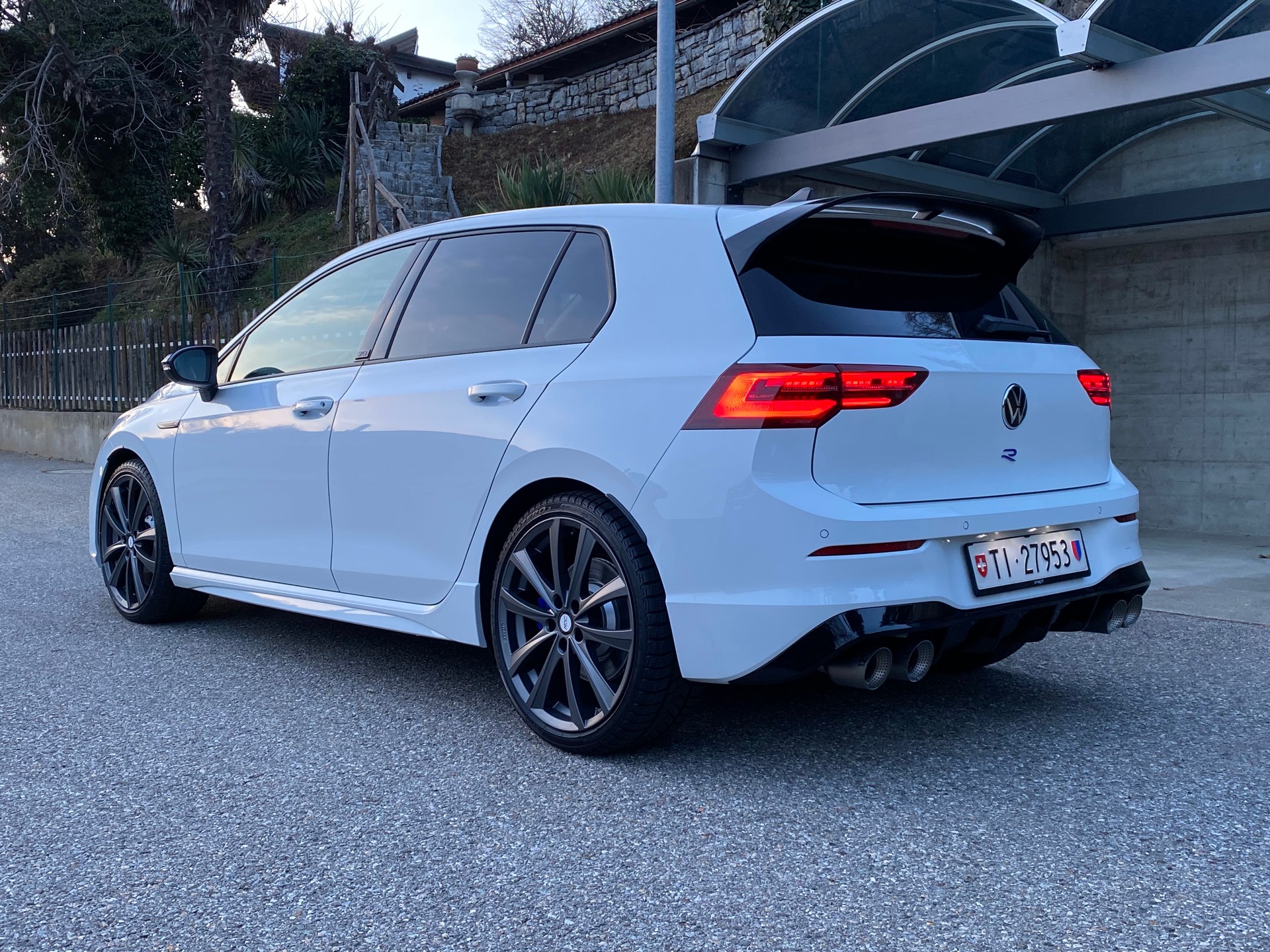 VW 2.0 TSI R 20 Years DSG 4motion-image-0