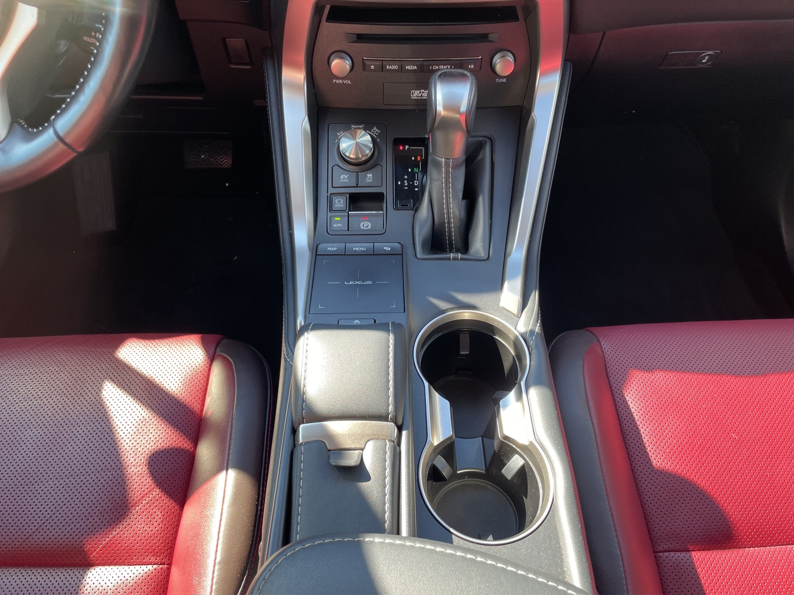 LEXUS NX 300h Excellence-image-16