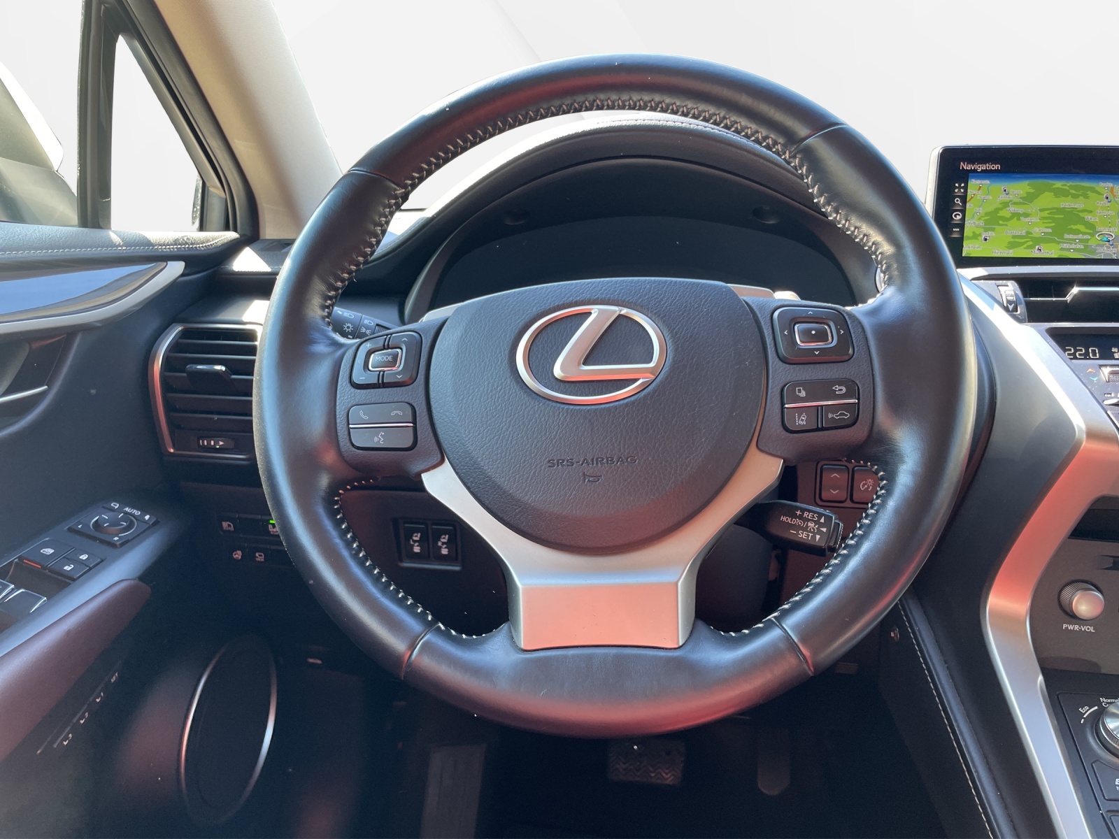 LEXUS NX 300h Excellence-image-11