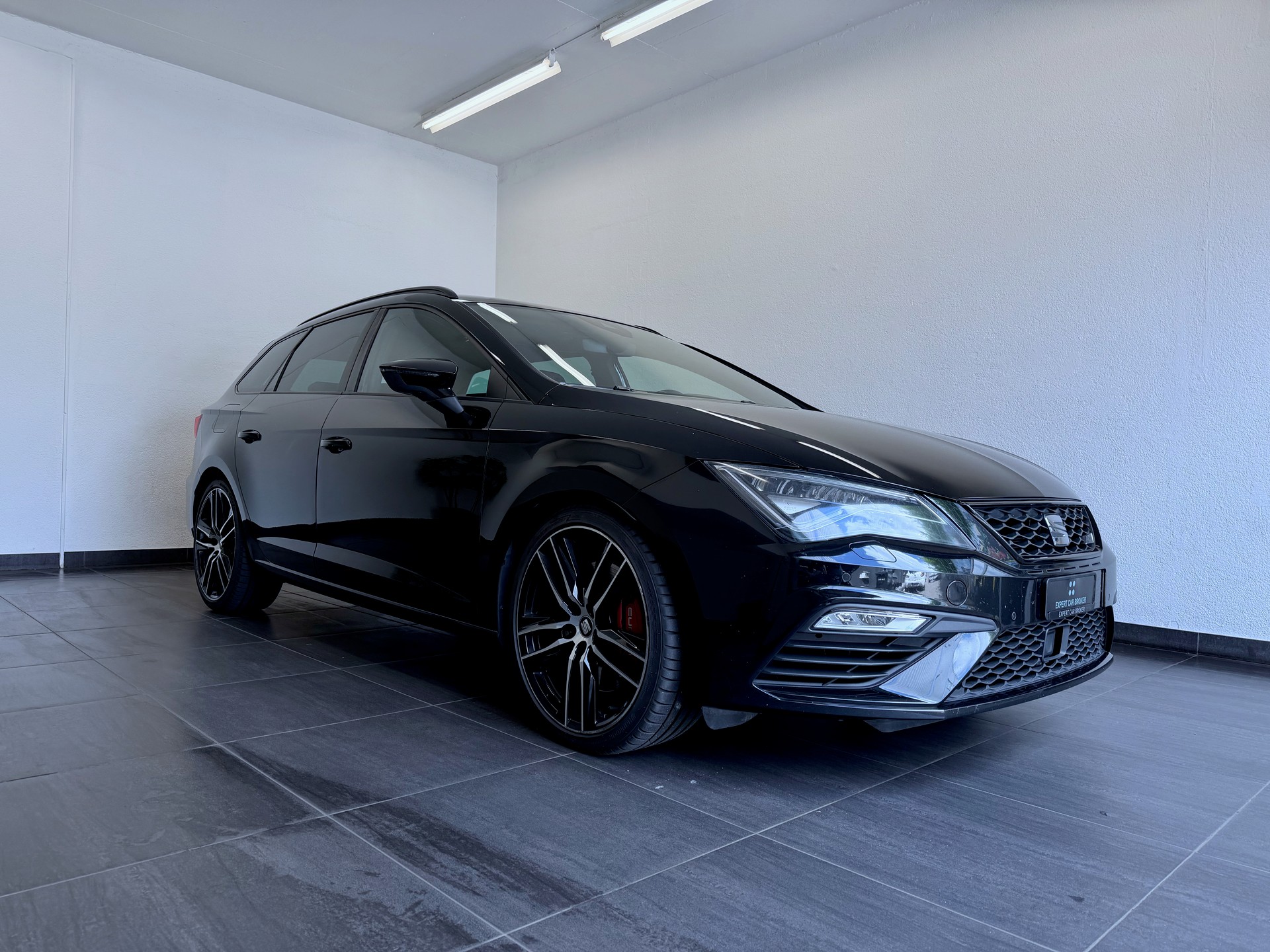 SEAT Leon ST 2.0 TSI Cupra 300 4 Drive DSG-image-1
