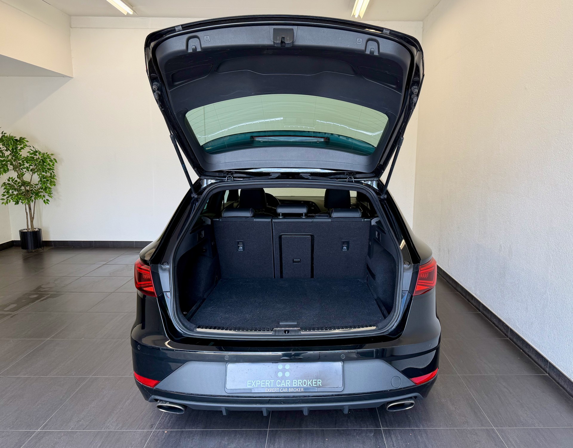 SEAT Leon ST 2.0 TSI Cupra 300 4 Drive DSG-image-9