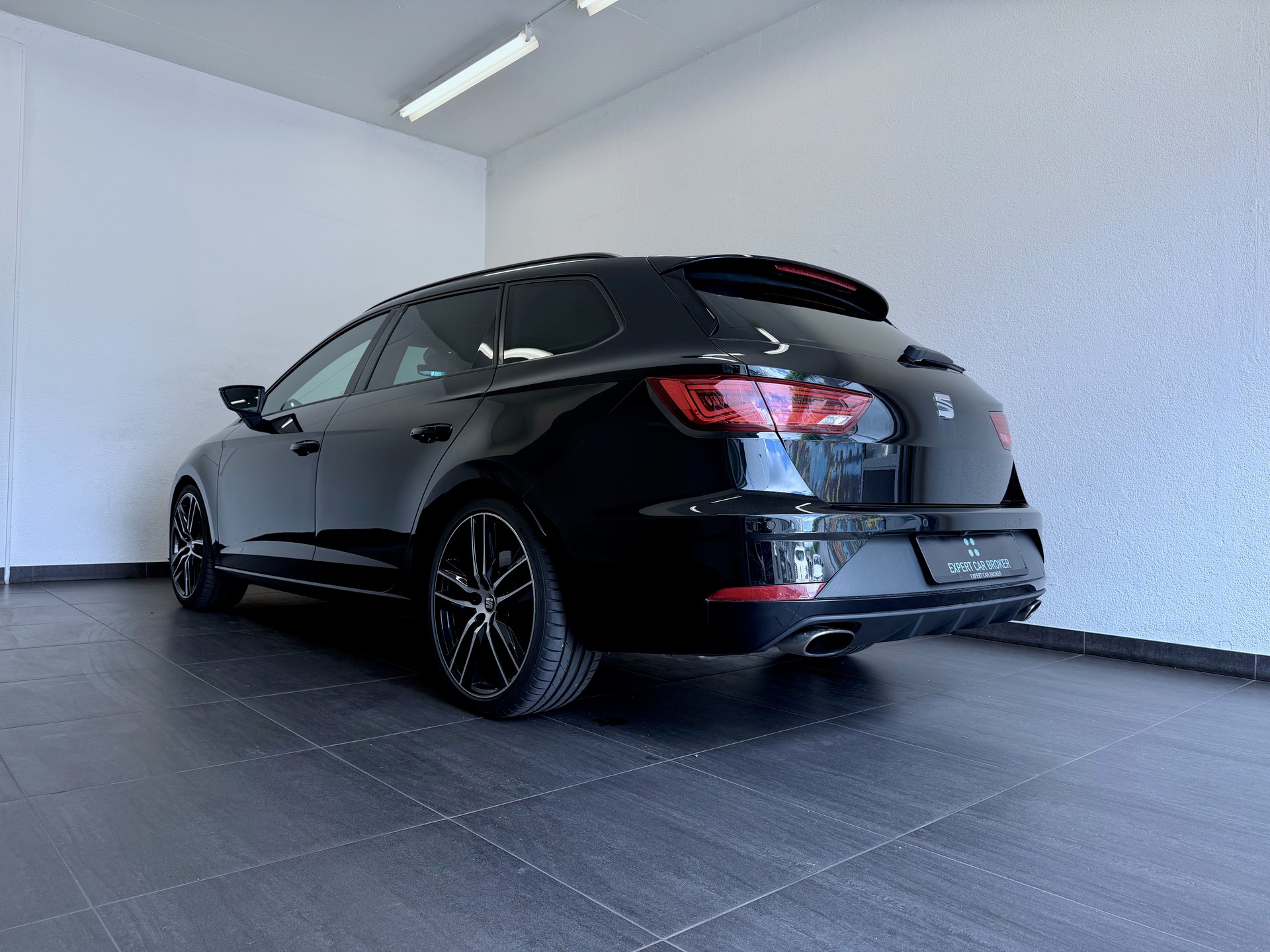 SEAT Leon ST 2.0 TSI Cupra 300 4 Drive DSG-image-7