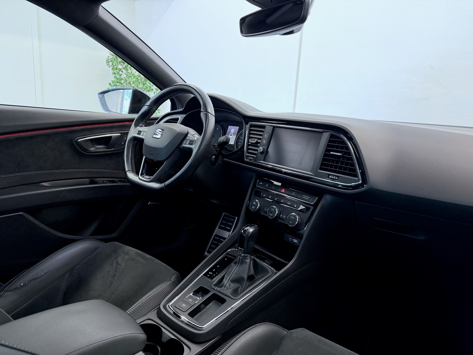 SEAT Leon ST 2.0 TSI Cupra 300 4 Drive DSG-image-12