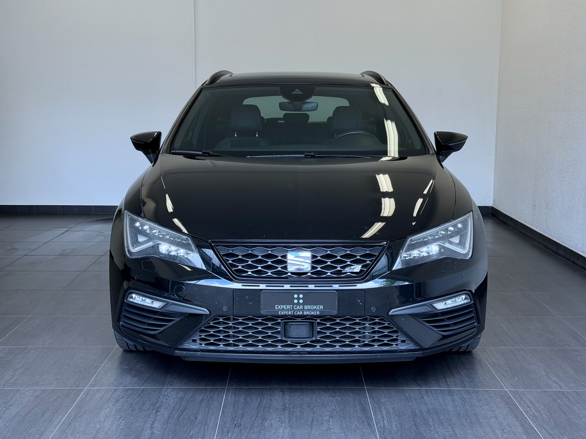 SEAT Leon ST 2.0 TSI Cupra 300 4 Drive DSG-image-3