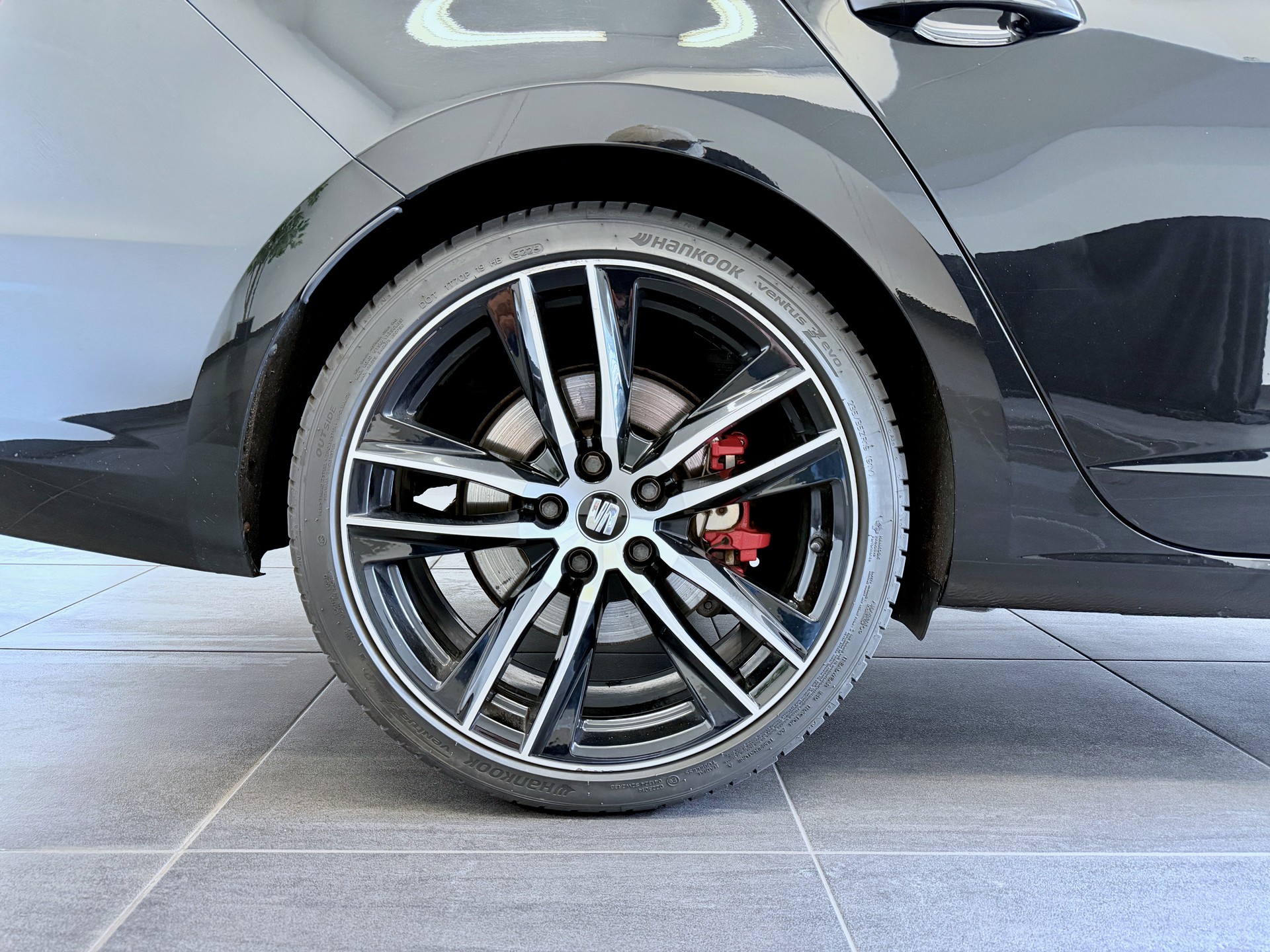 SEAT Leon ST 2.0 TSI Cupra 300 4 Drive DSG-image-4
