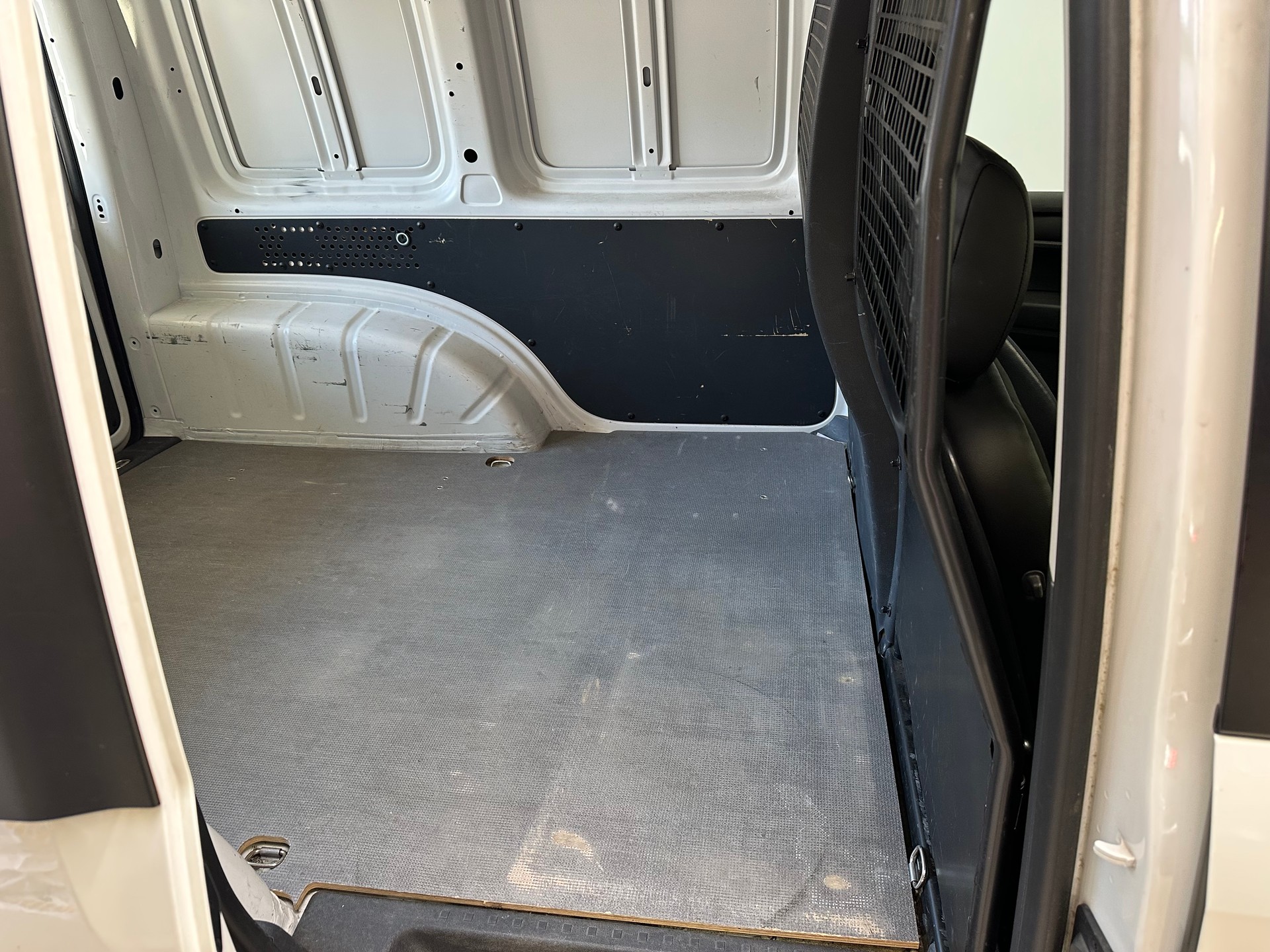VW Caddy 2.0TDI BlueMotion Technology-image-6