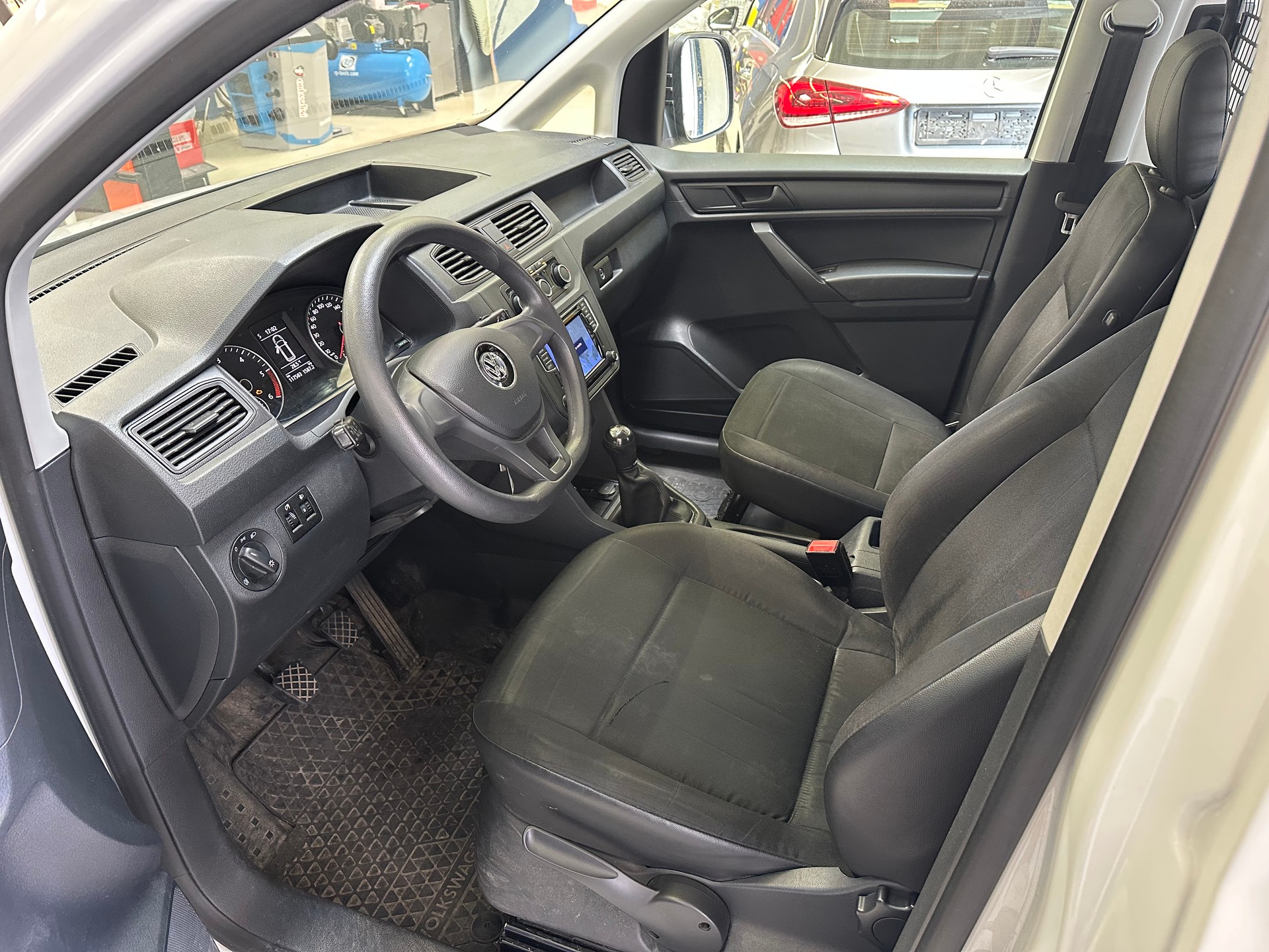 VW Caddy 2.0TDI BlueMotion Technology-image-8