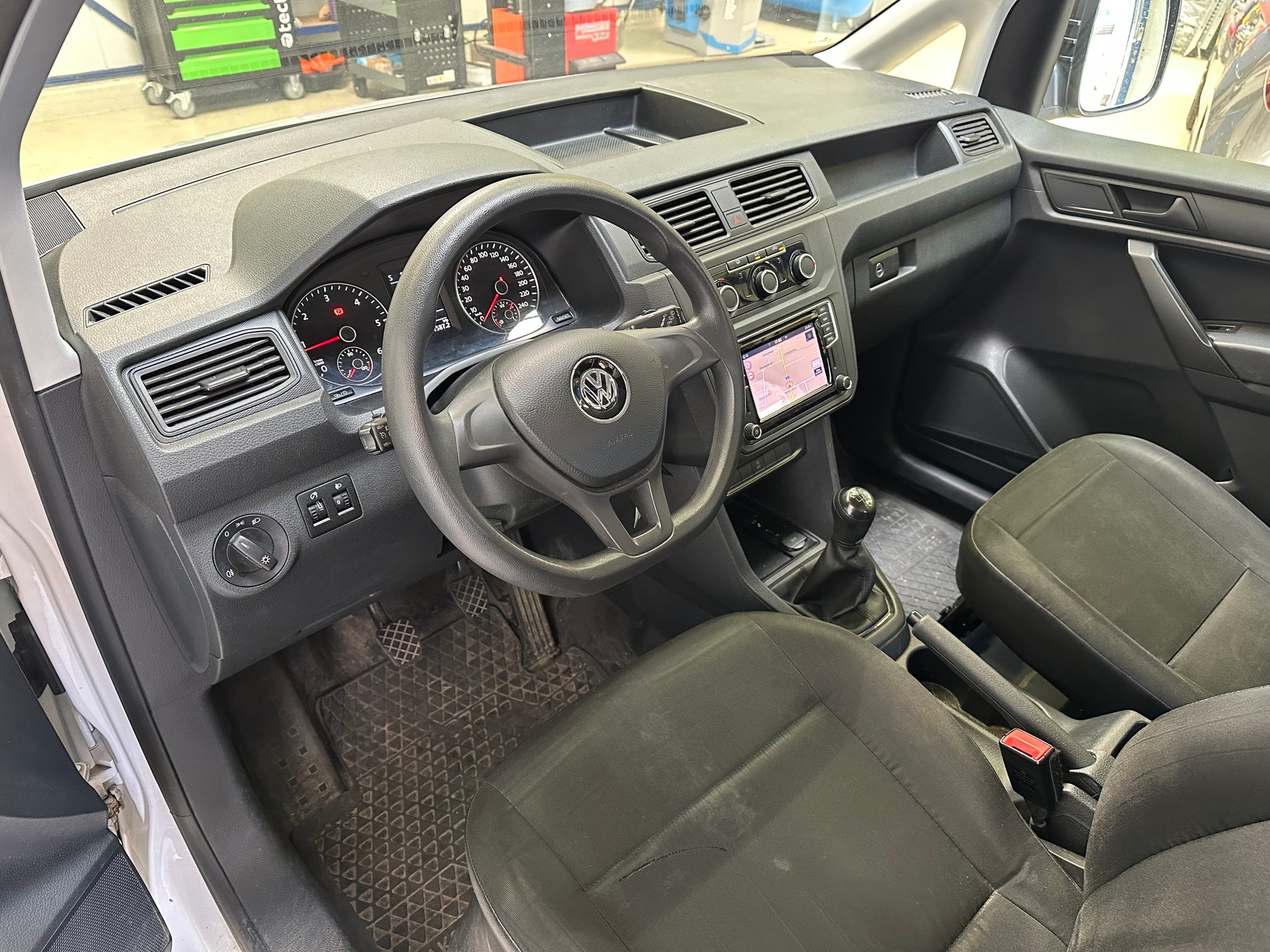 VW Caddy 2.0TDI BlueMotion Technology-image-9