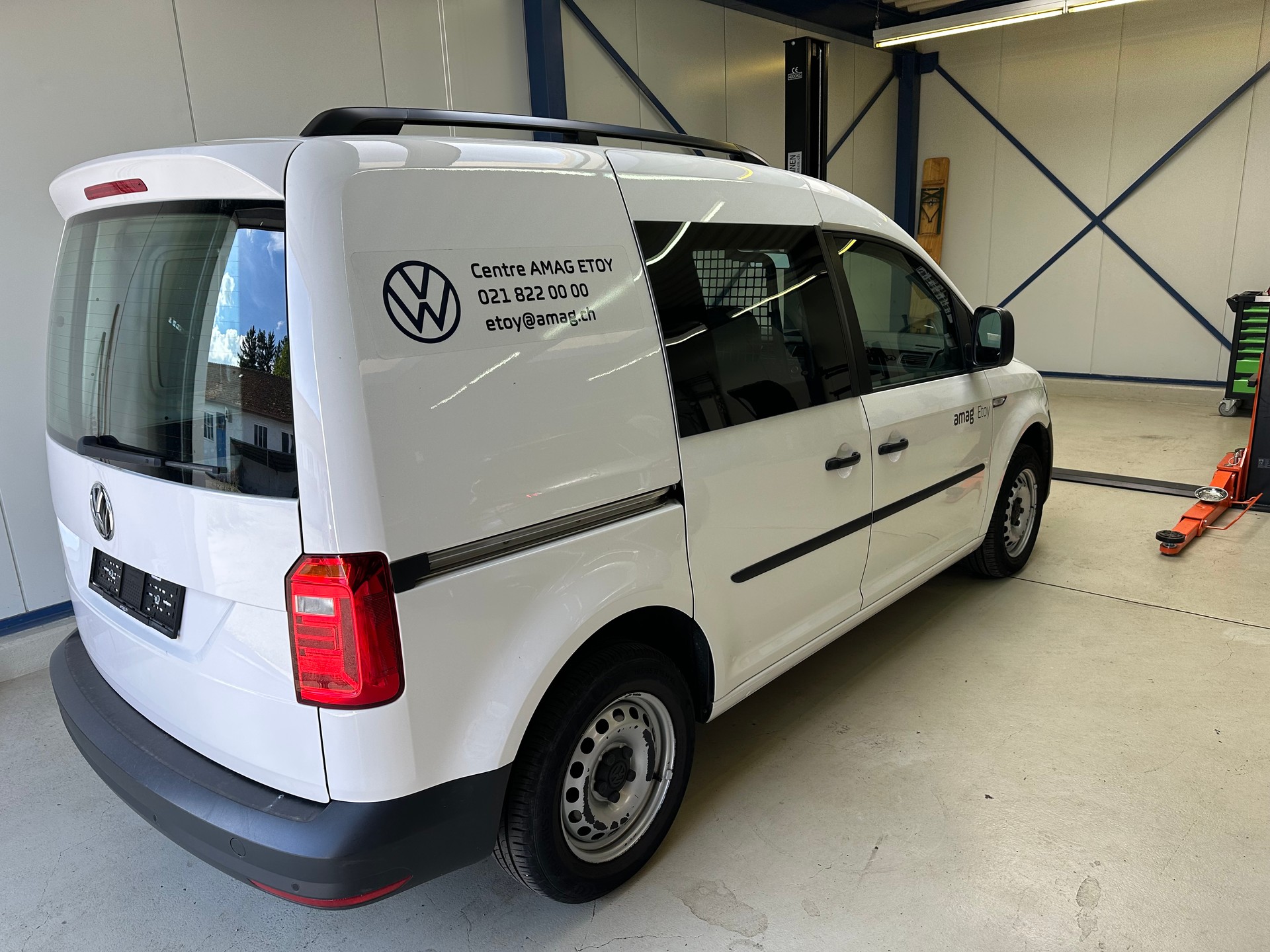 VW Caddy 2.0TDI BlueMotion Technology-image-4