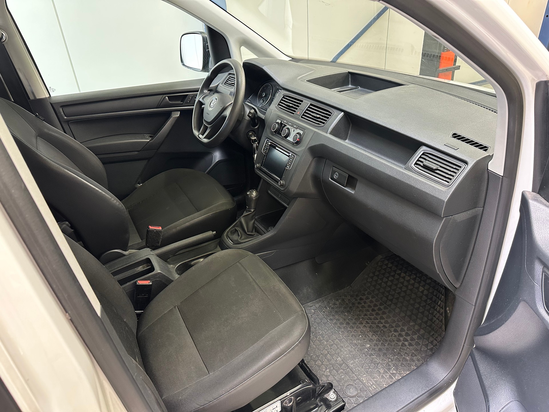 VW Caddy 2.0TDI BlueMotion Technology-image-7