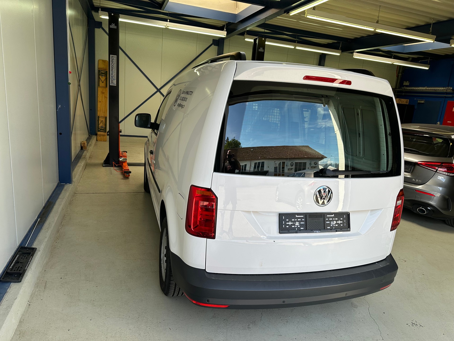 VW Caddy 2.0TDI BlueMotion Technology-image-3