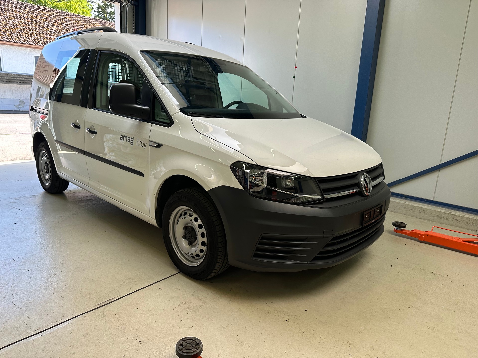 VW Caddy 2.0TDI BlueMotion Technology-image-0