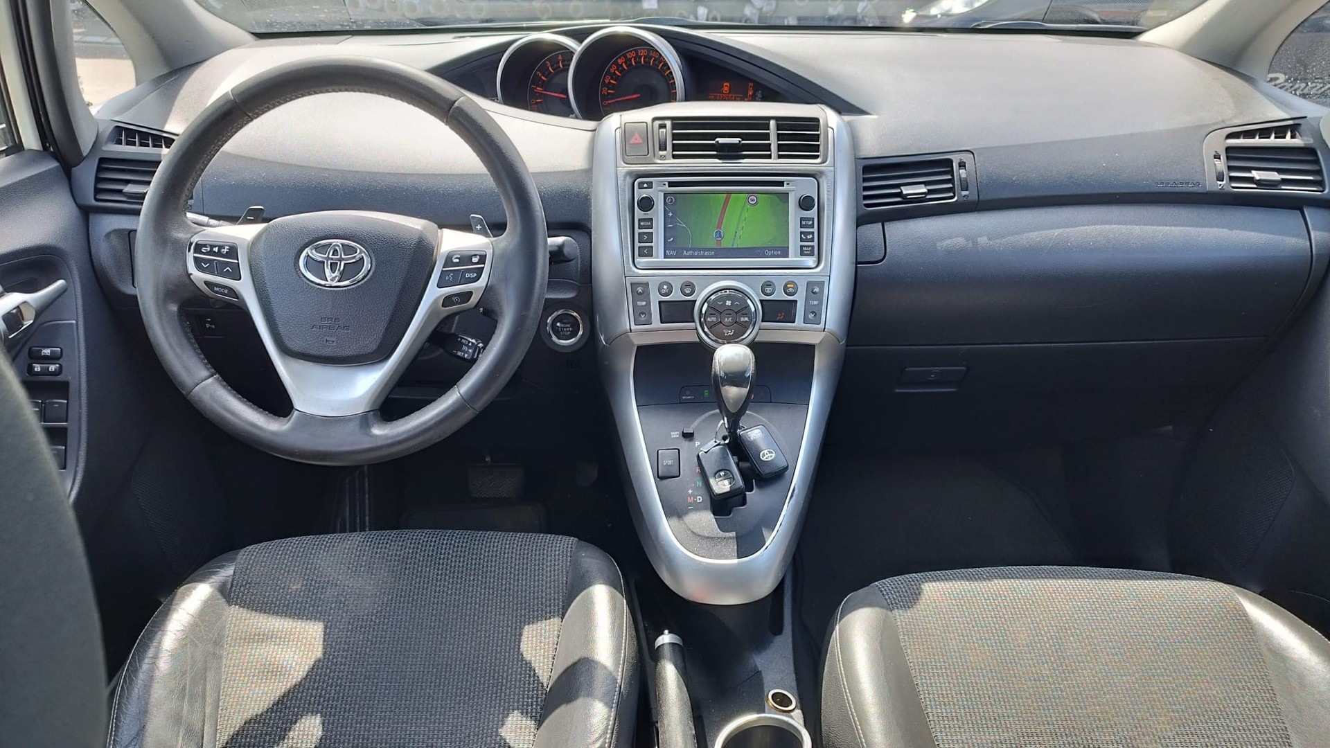 TOYOTA Verso 2.2 D-CAT Linea Sol Premium Automatic-image-11