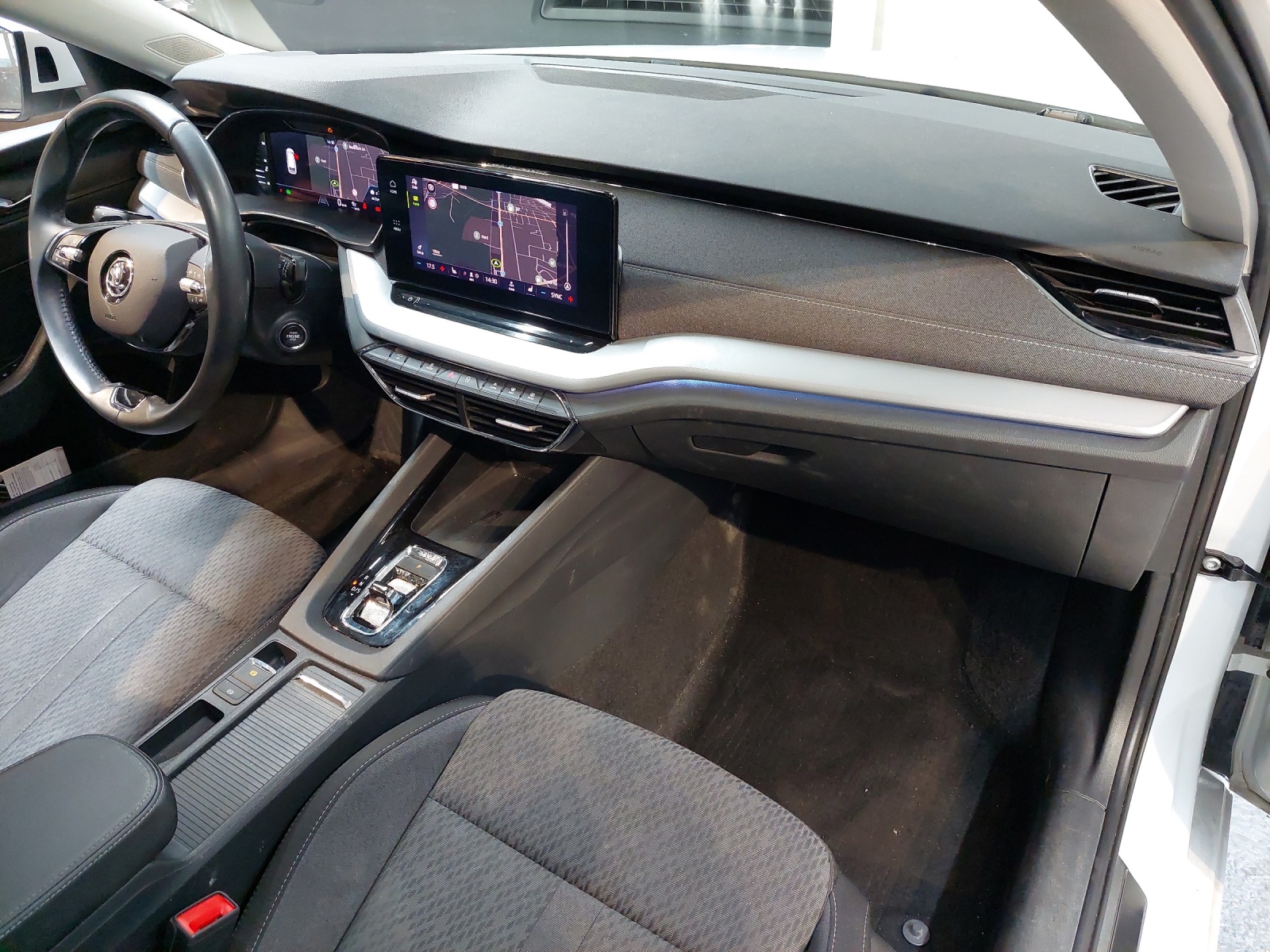 SKODA Octavia Combi 2.0 TDI DSG Style 4x4-image-8